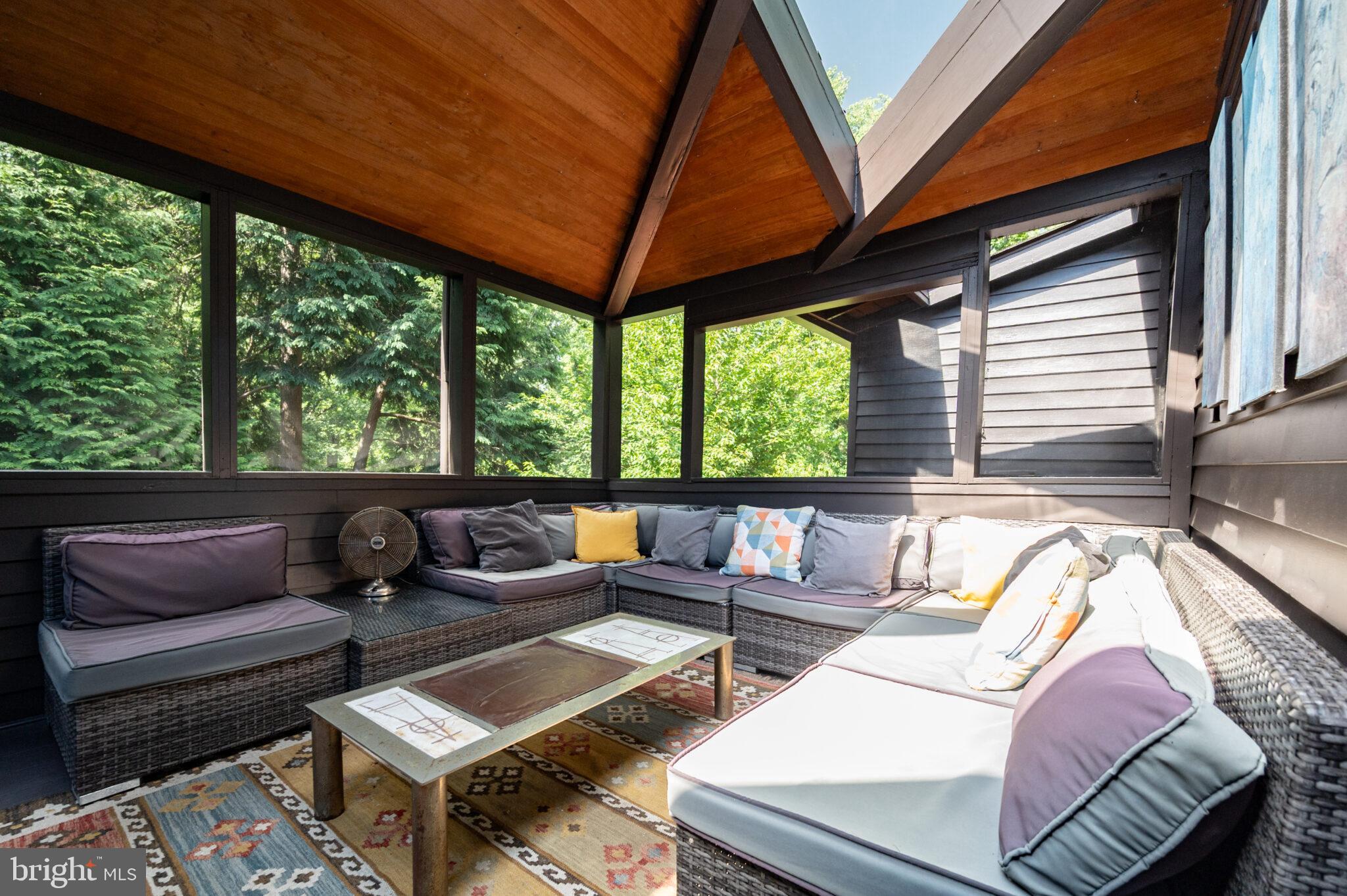 HOLLIN HILLS - Residential