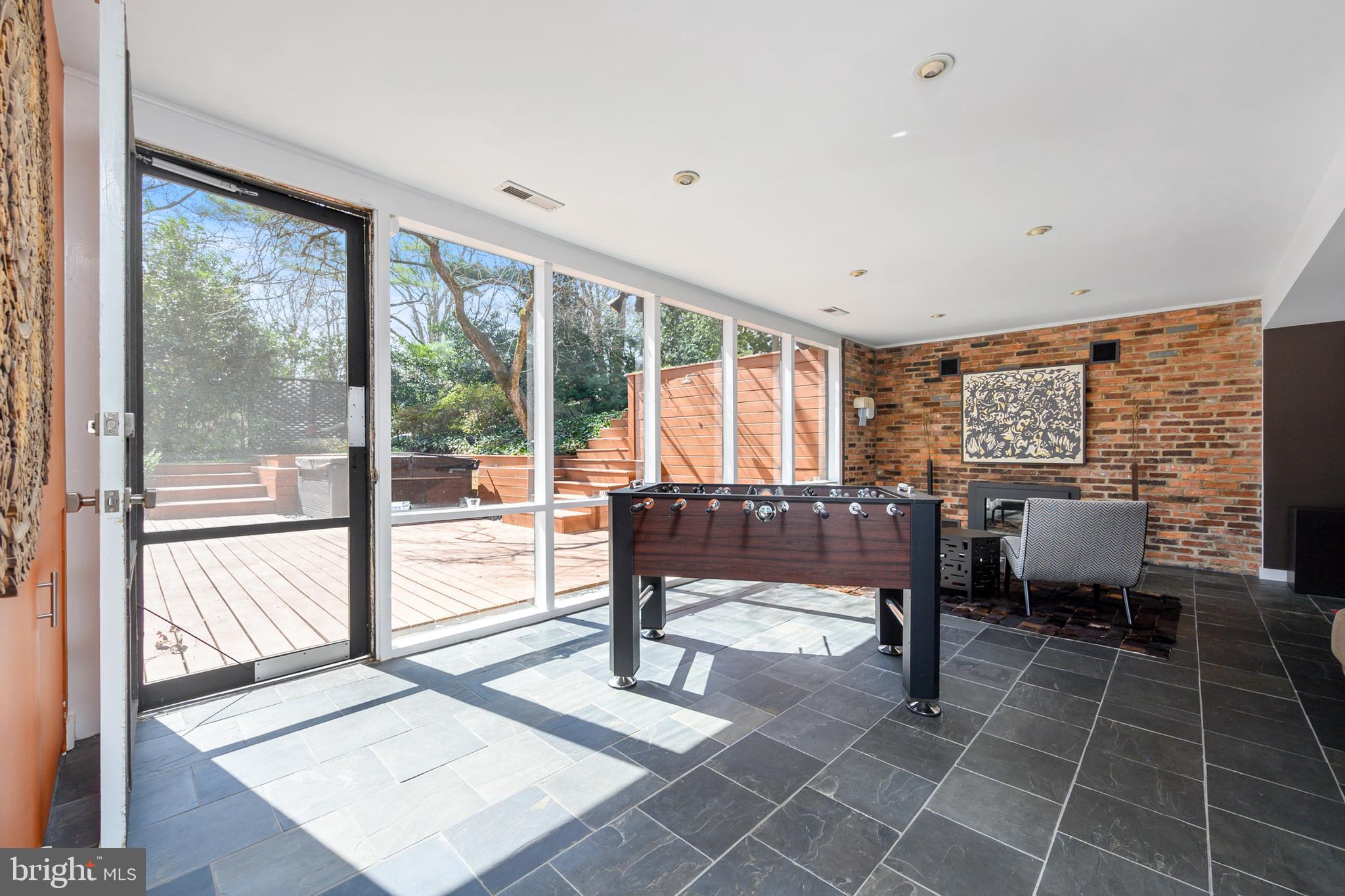 HOLLIN HILLS - Residential