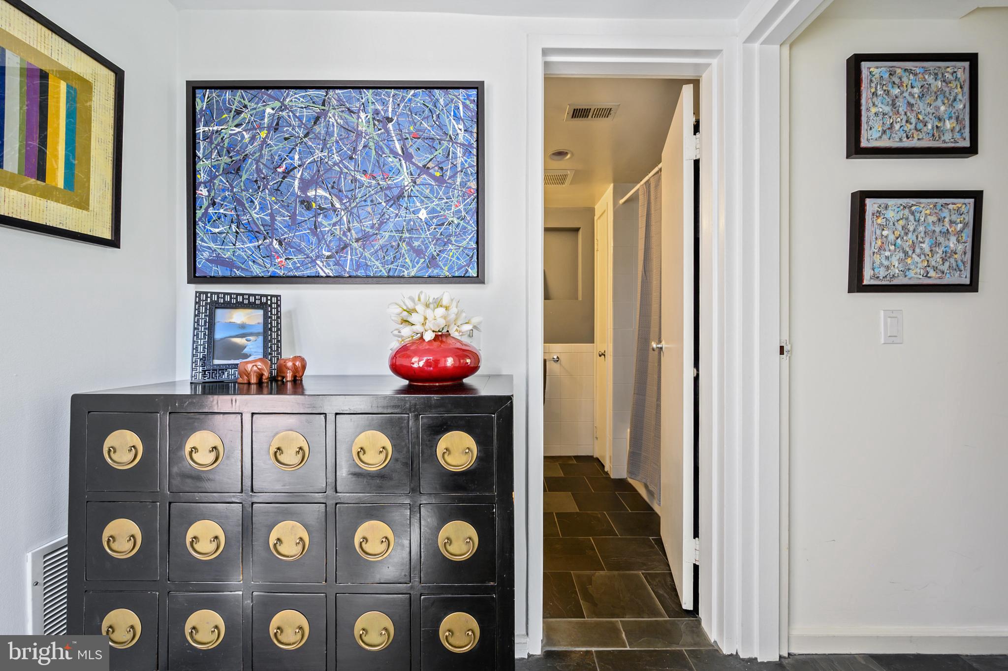 HOLLIN HILLS - Residential