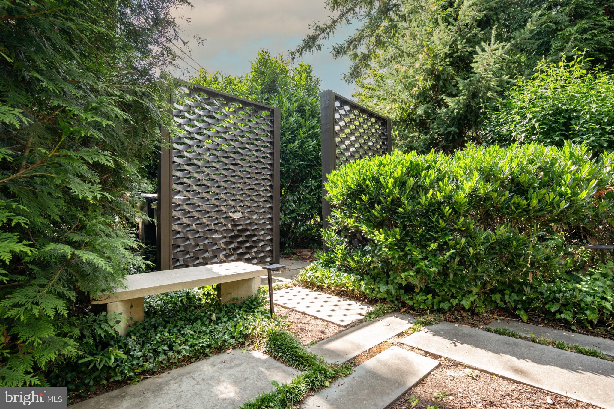 HOLLIN HILLS - Residential