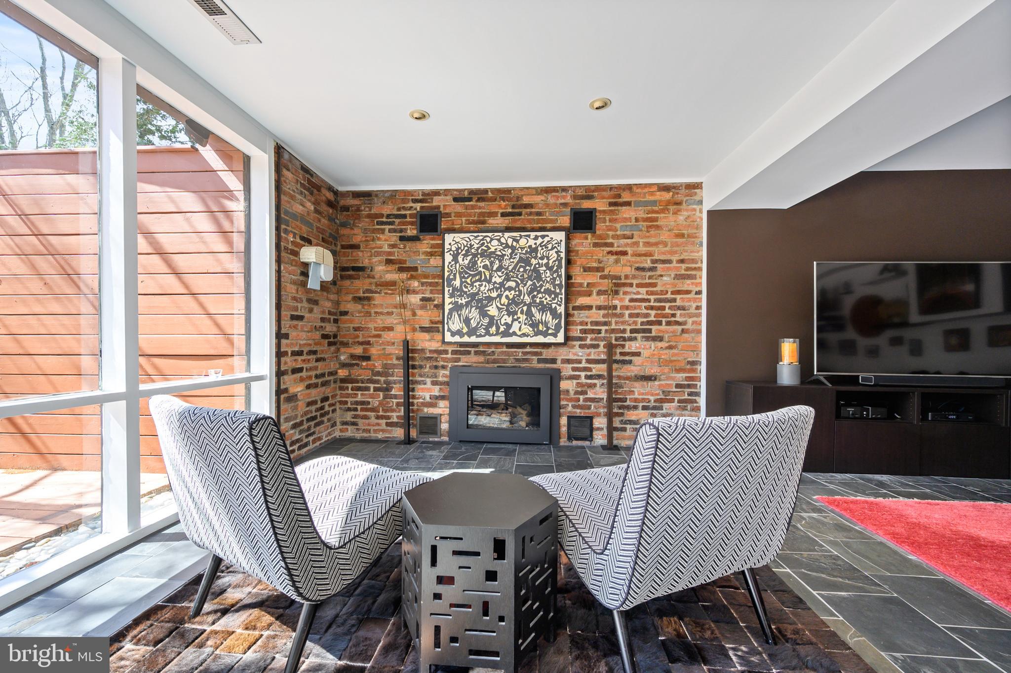 HOLLIN HILLS - Residential