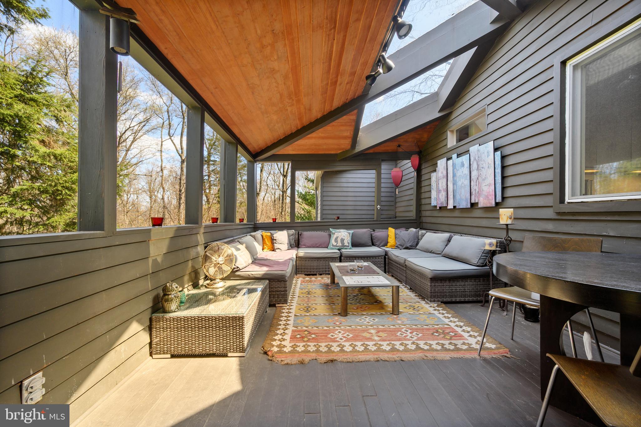 HOLLIN HILLS - Residential