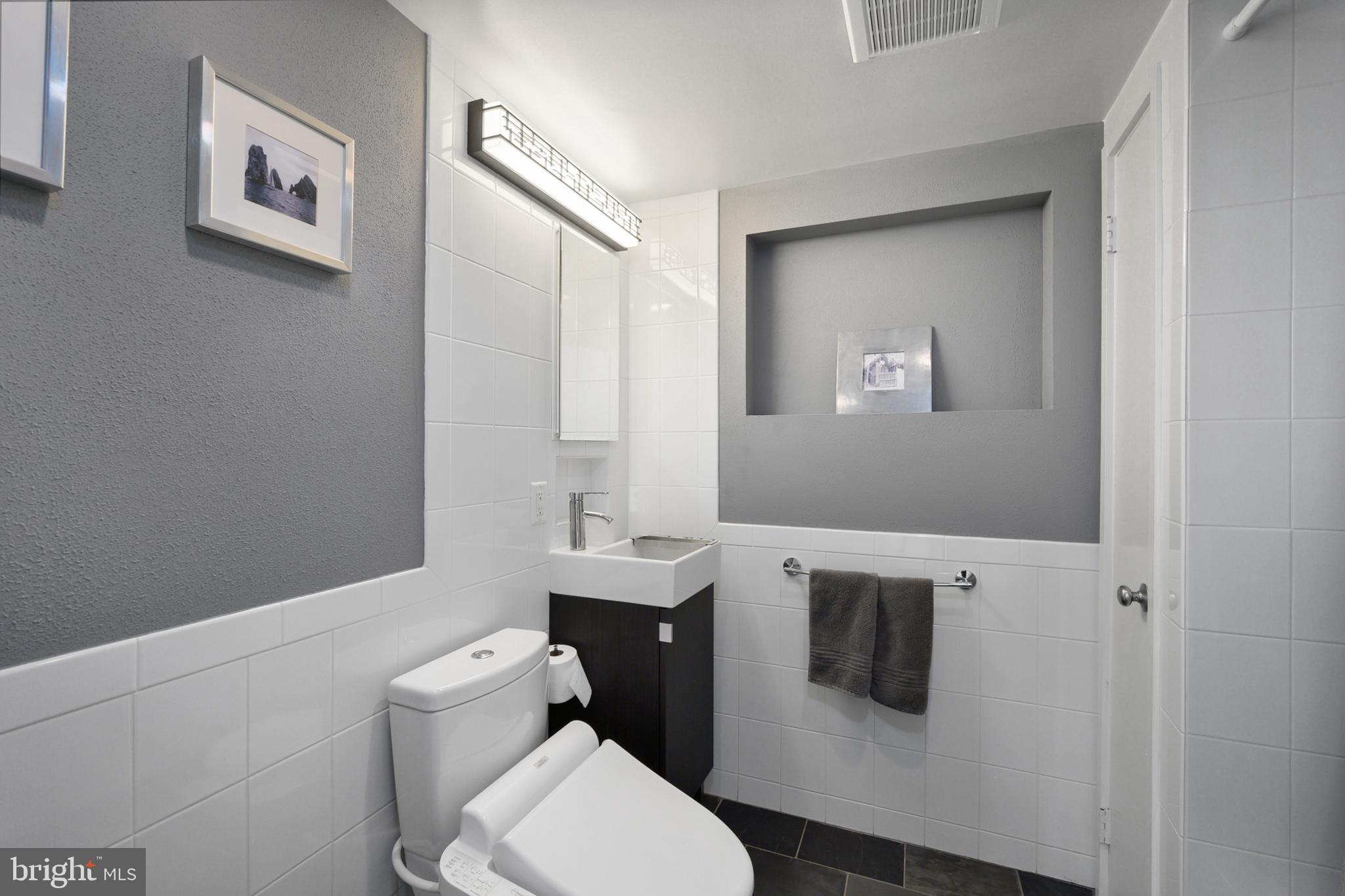 HOLLIN HILLS - Residential