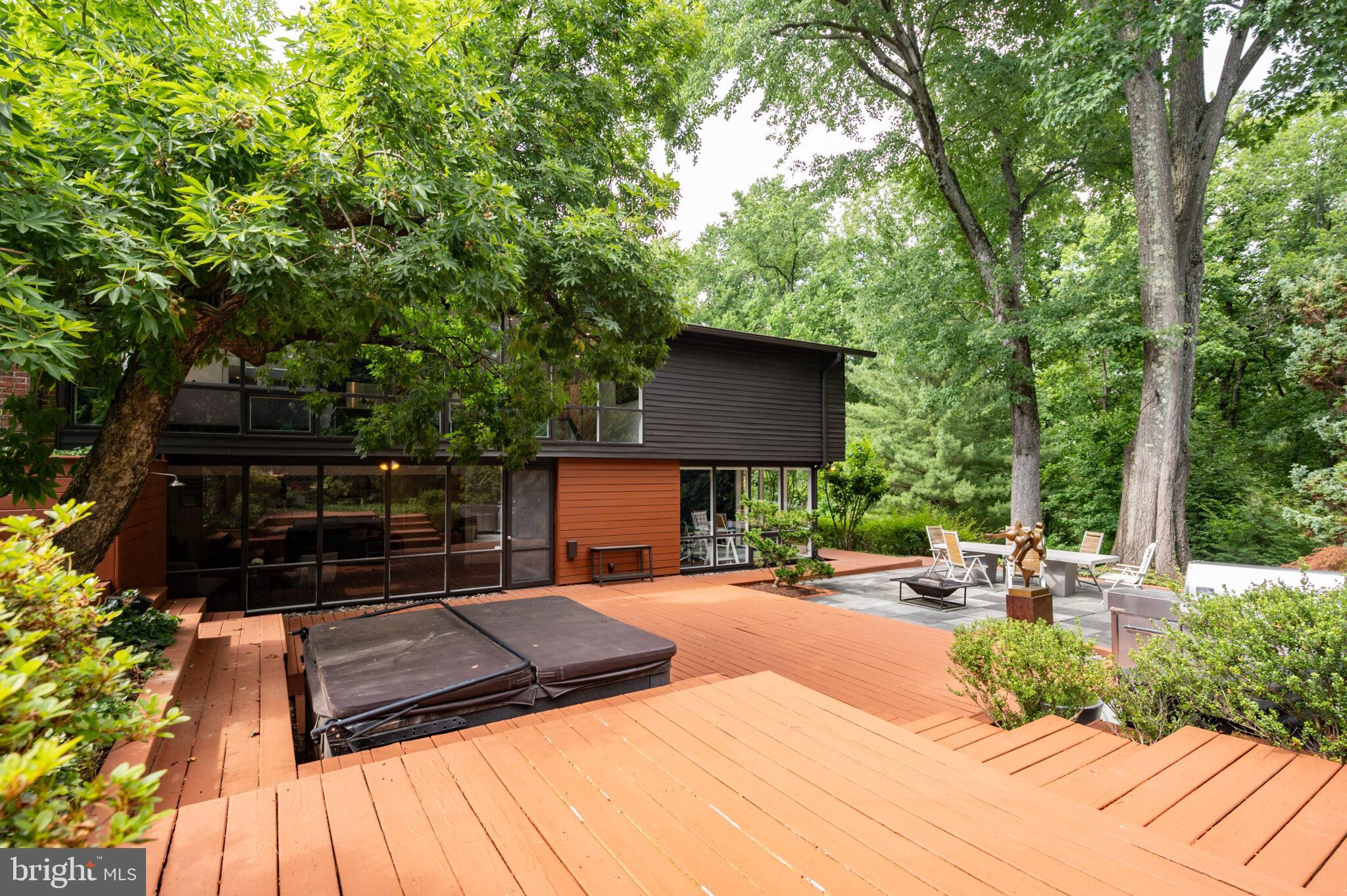HOLLIN HILLS - Residential