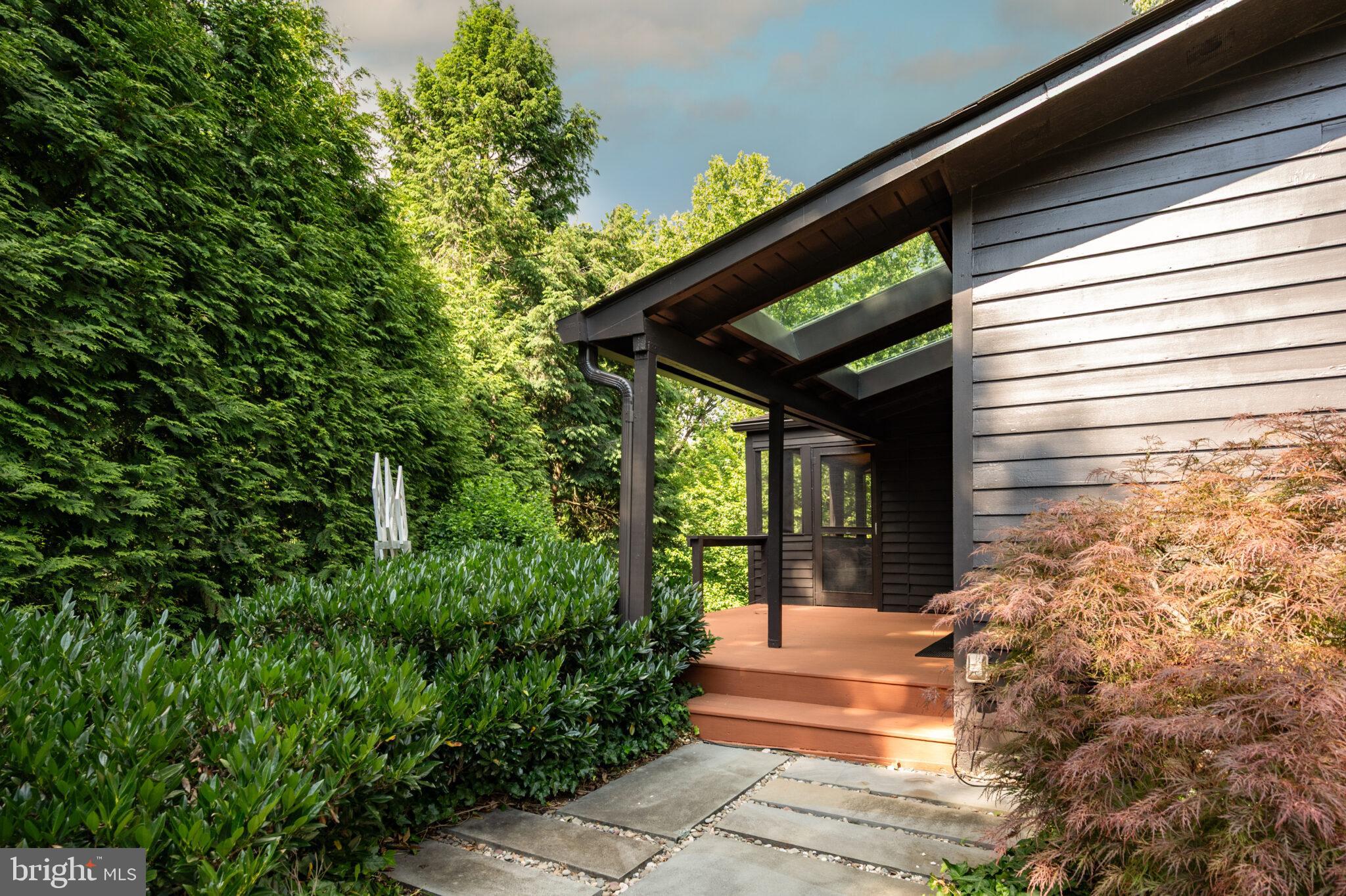 HOLLIN HILLS - Residential