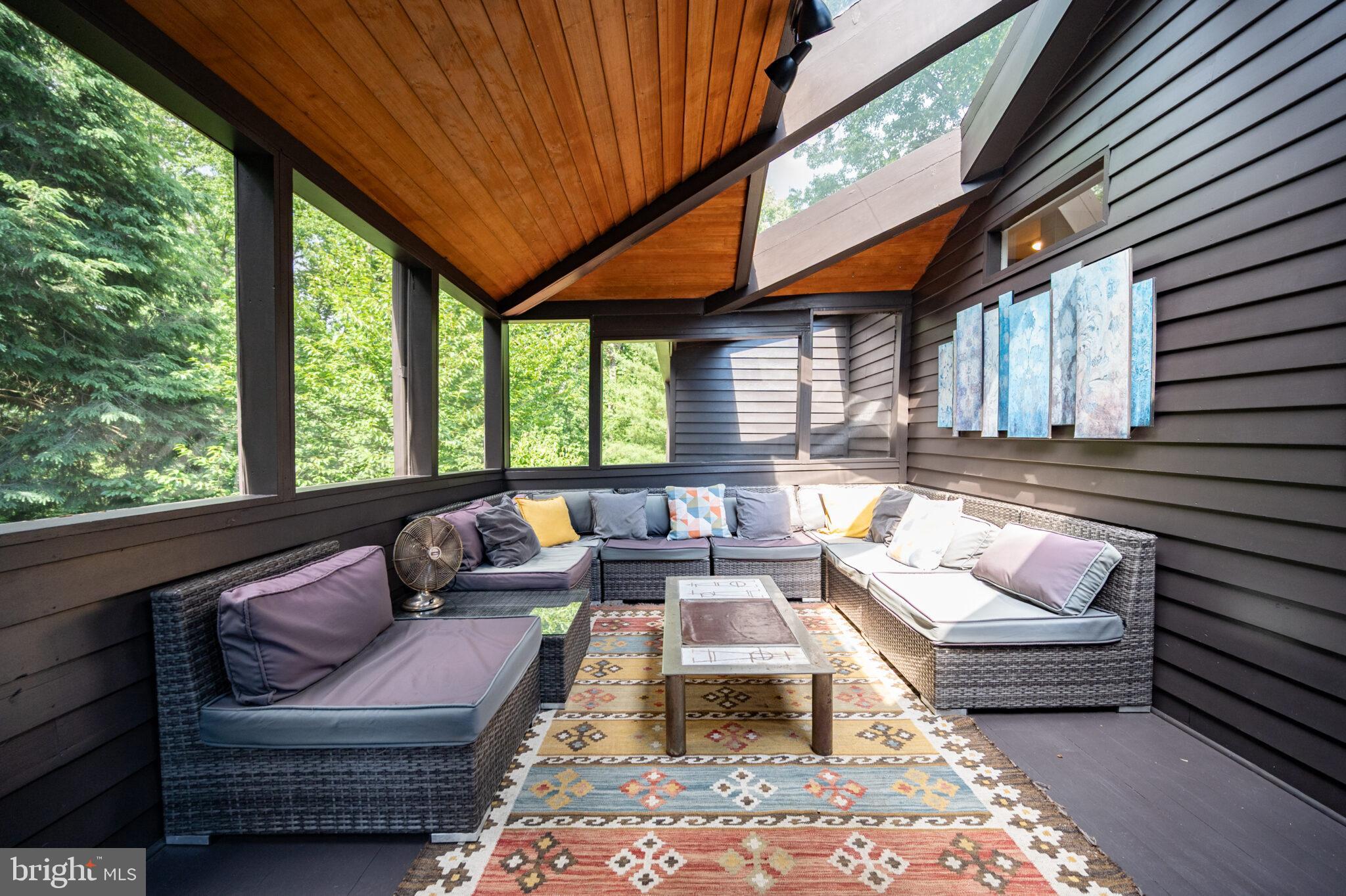 HOLLIN HILLS - Residential