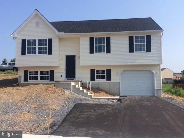 Ready Available New Construction Home!Great 3 bedroom detached home situated on 1/4 acre lot, located in Woodcrest Heights Development. Open Floor plan, Maple Kitchen, one car garage, option to finish lower level for additional cost.
