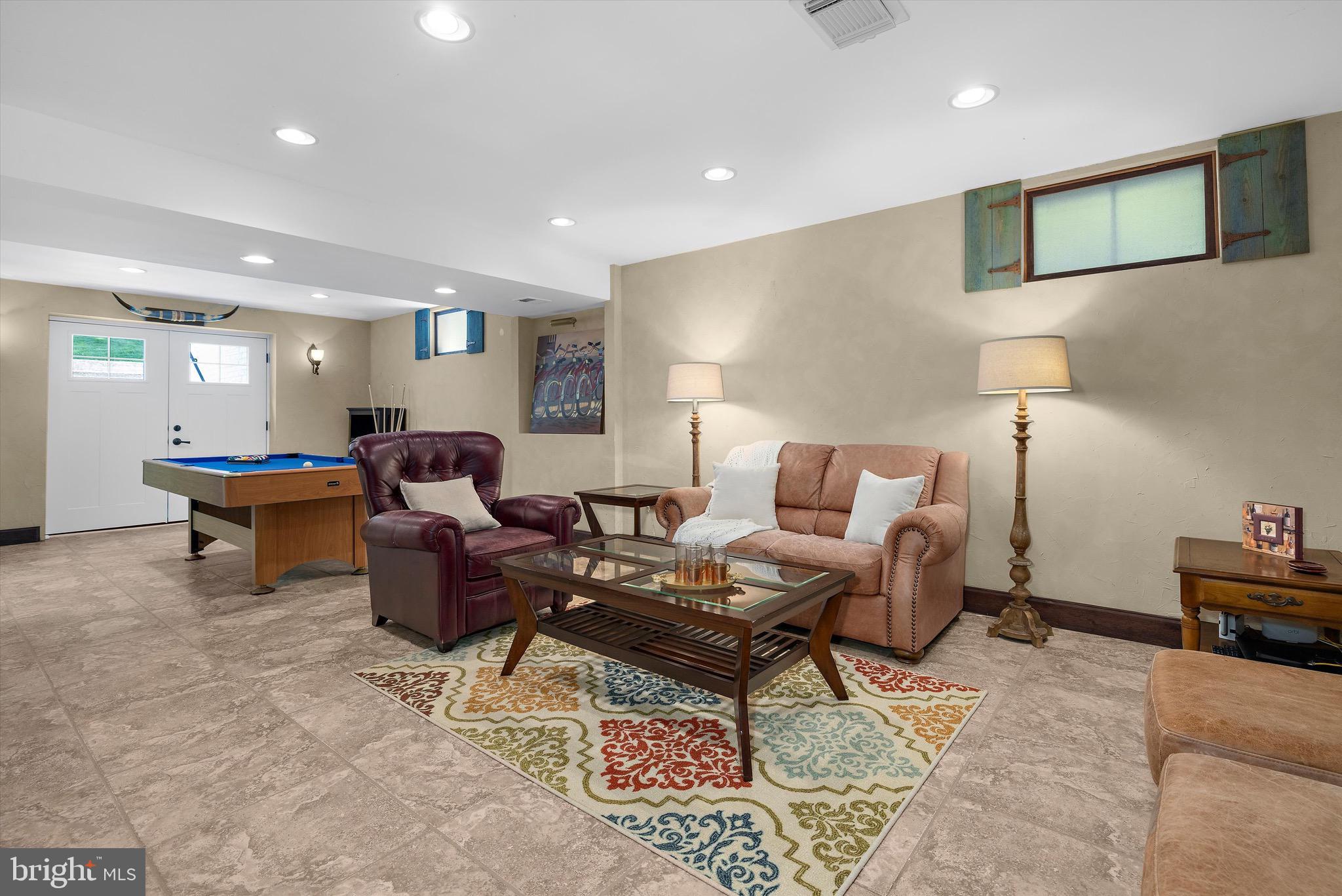 MAPLE CREEK - Residential
