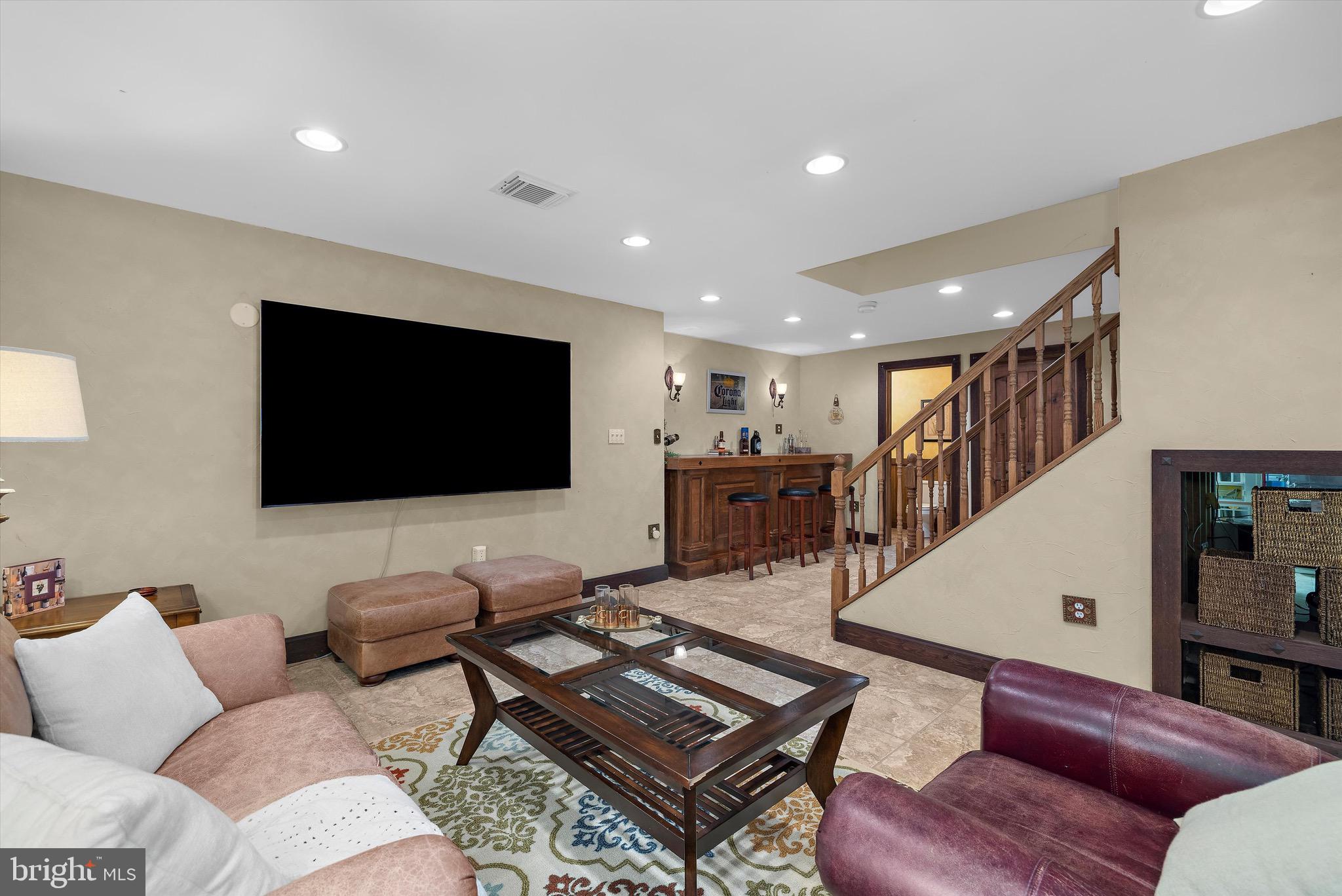 MAPLE CREEK - Residential