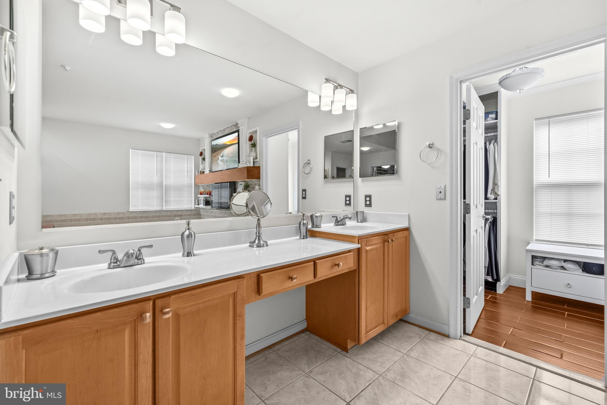 FARMINGTON WOODS - Residential
