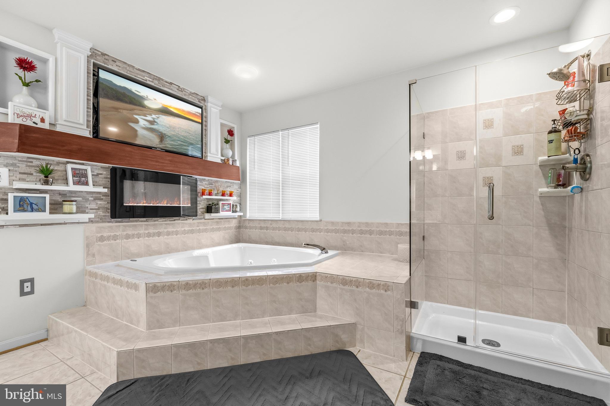 FARMINGTON WOODS - Residential