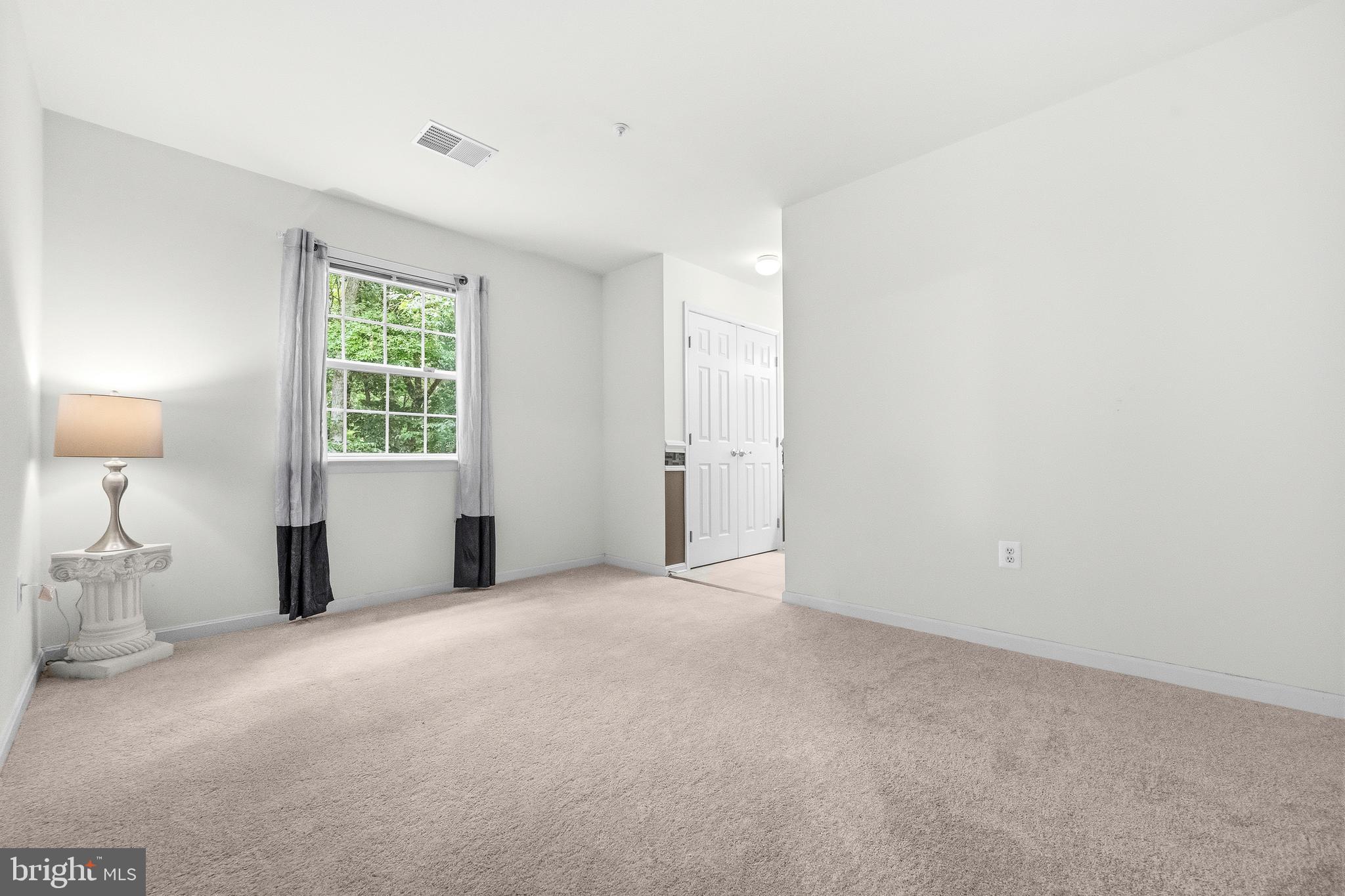 FARMINGTON WOODS - Residential
