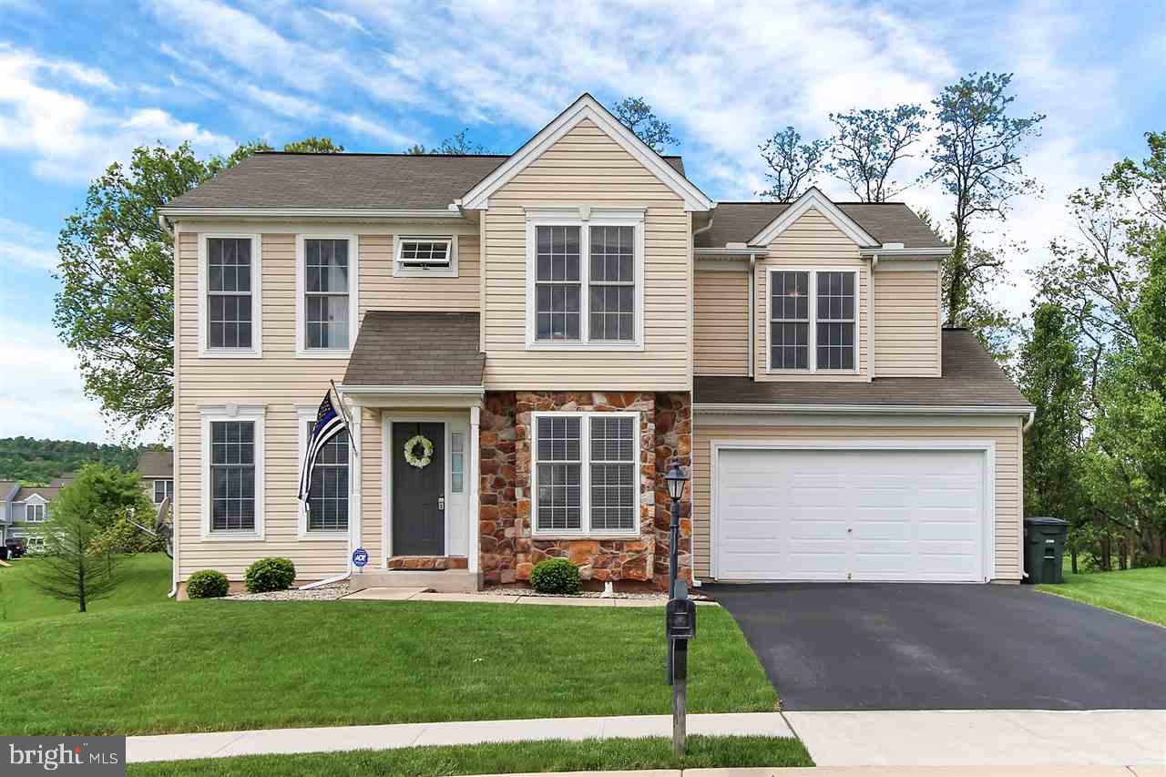 Lovely 4 bed home in Northeastern schools in Bennett Run. Beautiful backyard with a lovely view of plants and trees in and around small waterway. Great patio for entertaining! Expand your living space into the full basement waiting for your design and imagination. Great floor plan with eat-in kitchen and separate dining room! Home warranty included!