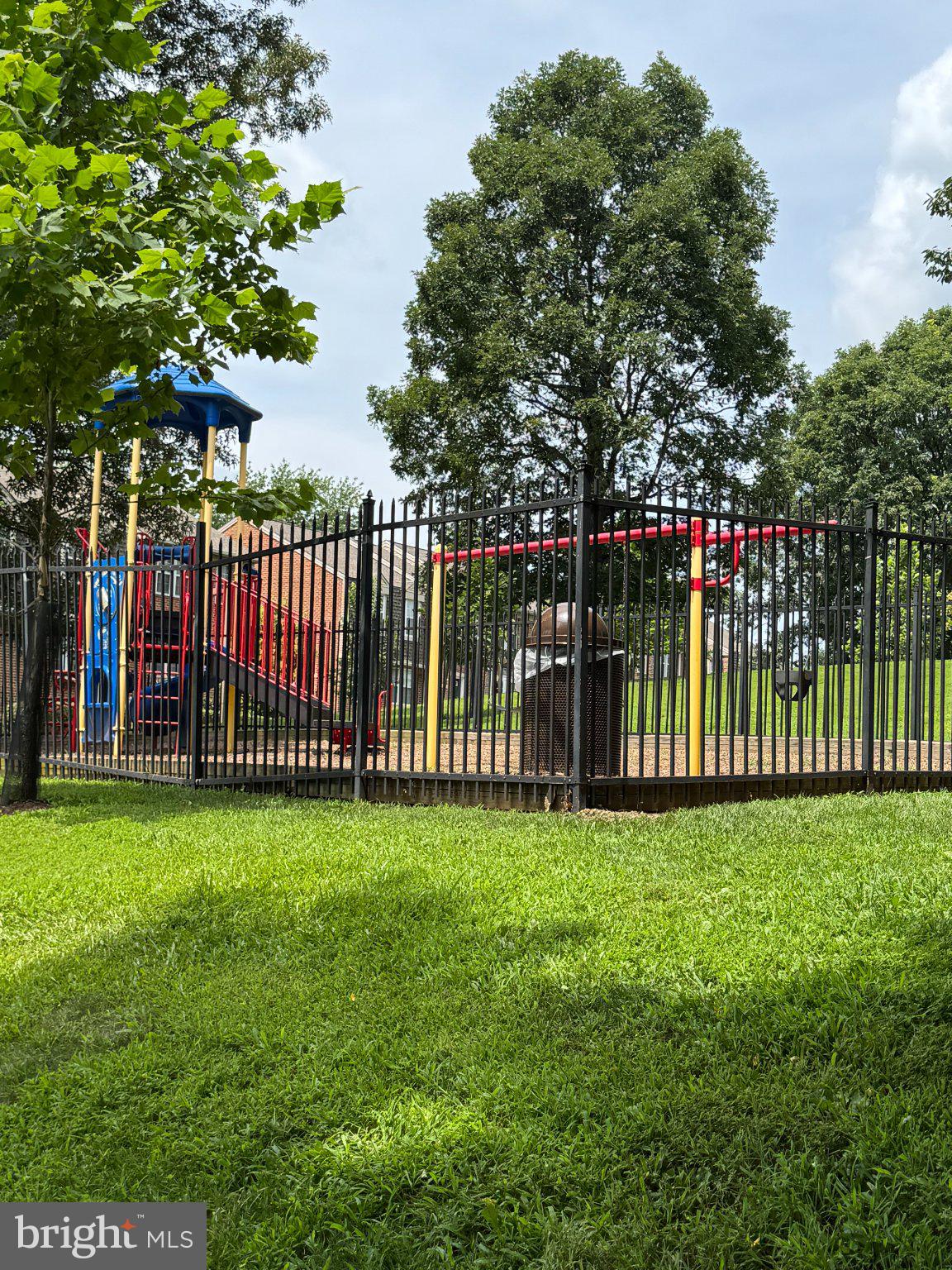 MONTGOMERY CHASE - Residential