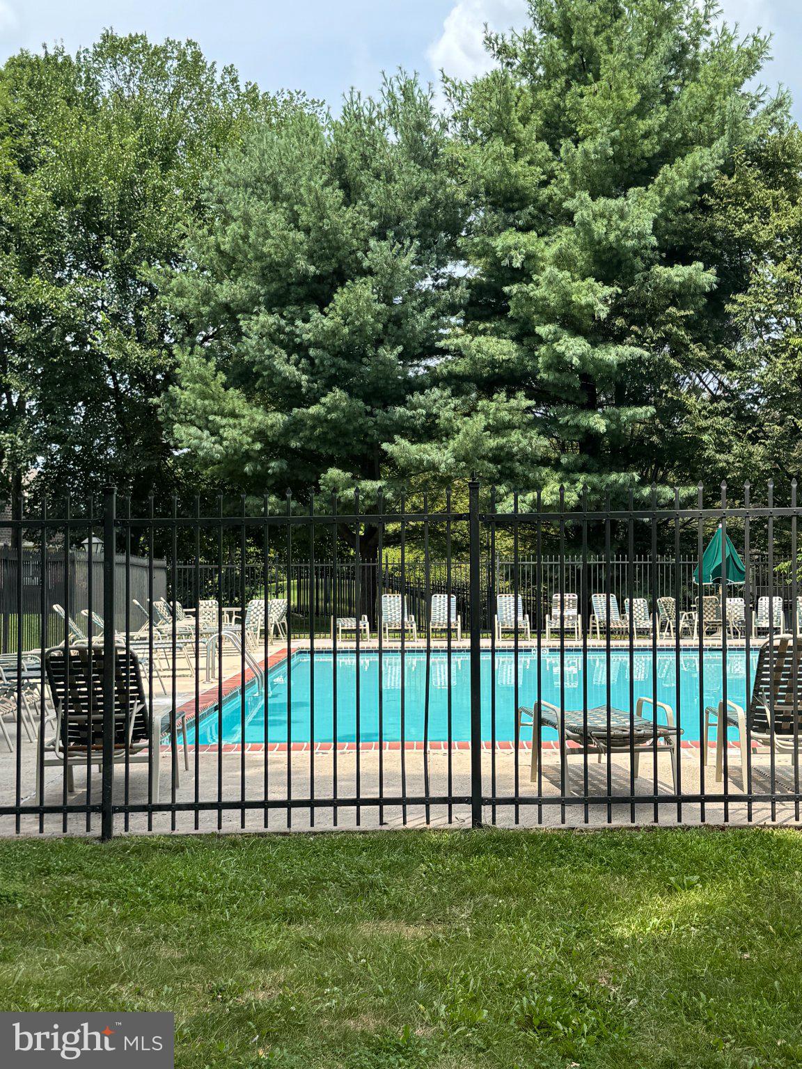 MONTGOMERY CHASE - Residential