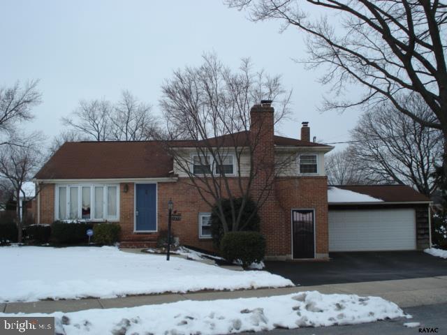 Location,location,location! 3br, 1.5 ba split level with 2+ car gar backs up to East York Elem Sch.  Features lower level fam rm with fireplace, laun & storage, bright kit w/ all appliances, open flr plan, hardwood flrs under carpet, ceramic bath & sec system.  Private yard, convenient to shopping & I83.