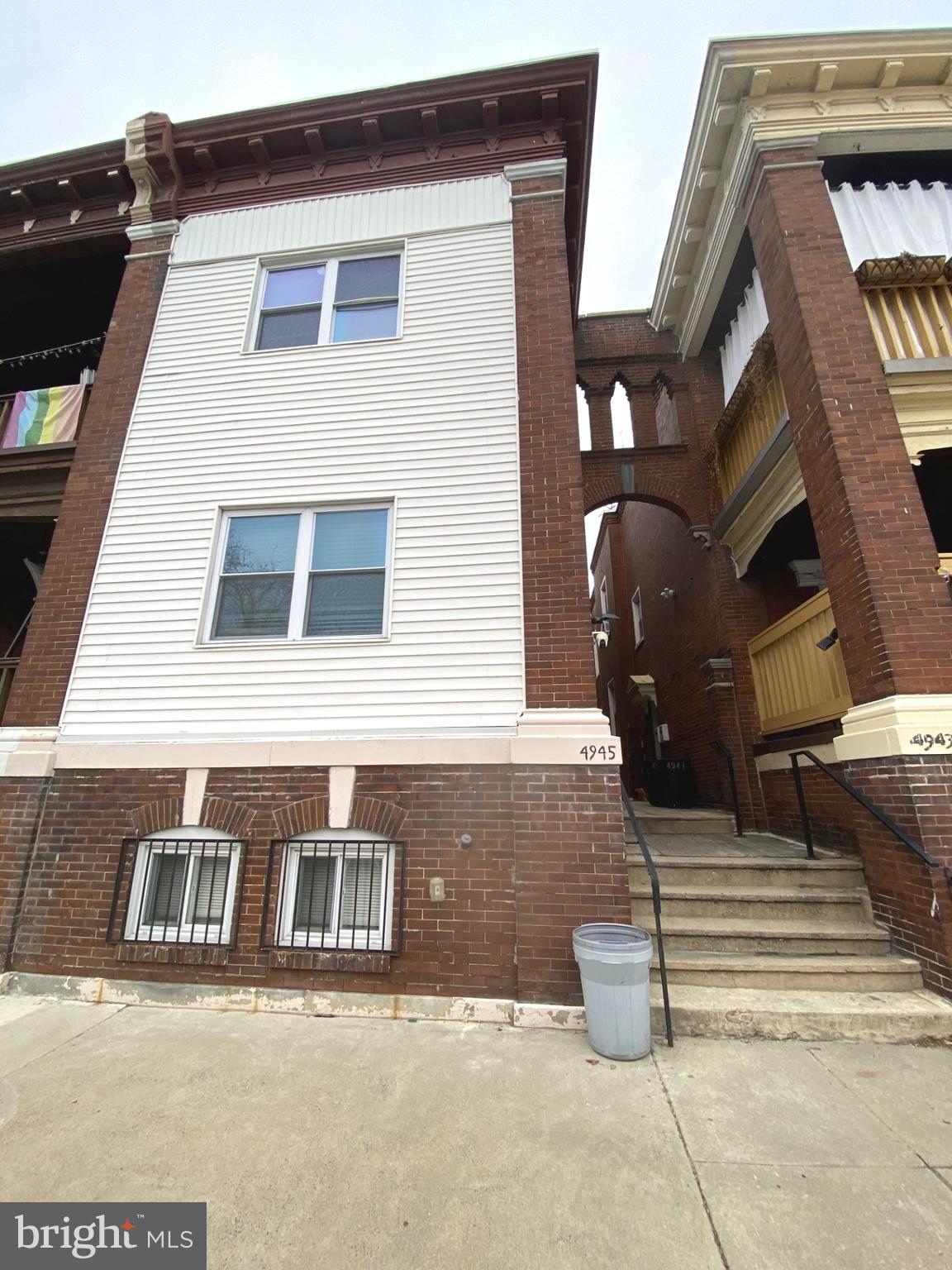 Upgraded duplex plus a in-law suite  in University area, close to transportation and shopping market. The whole building was fully renovated in 2018 to 2019. First floor unit and second floor unit are identical, each unit comes with 3 bedroom, 2 full bahroom, laundry and harwood floor throught out. There is another unit in the lower level which can be used for in-law suite. It features 2 bedroom , 1 bathroom and the lanudry center too.  Good investment opportunity.