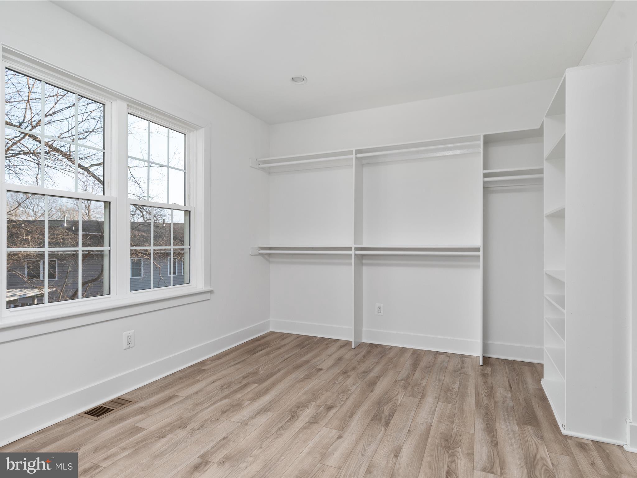 FAIRFAX ACRES - Residential