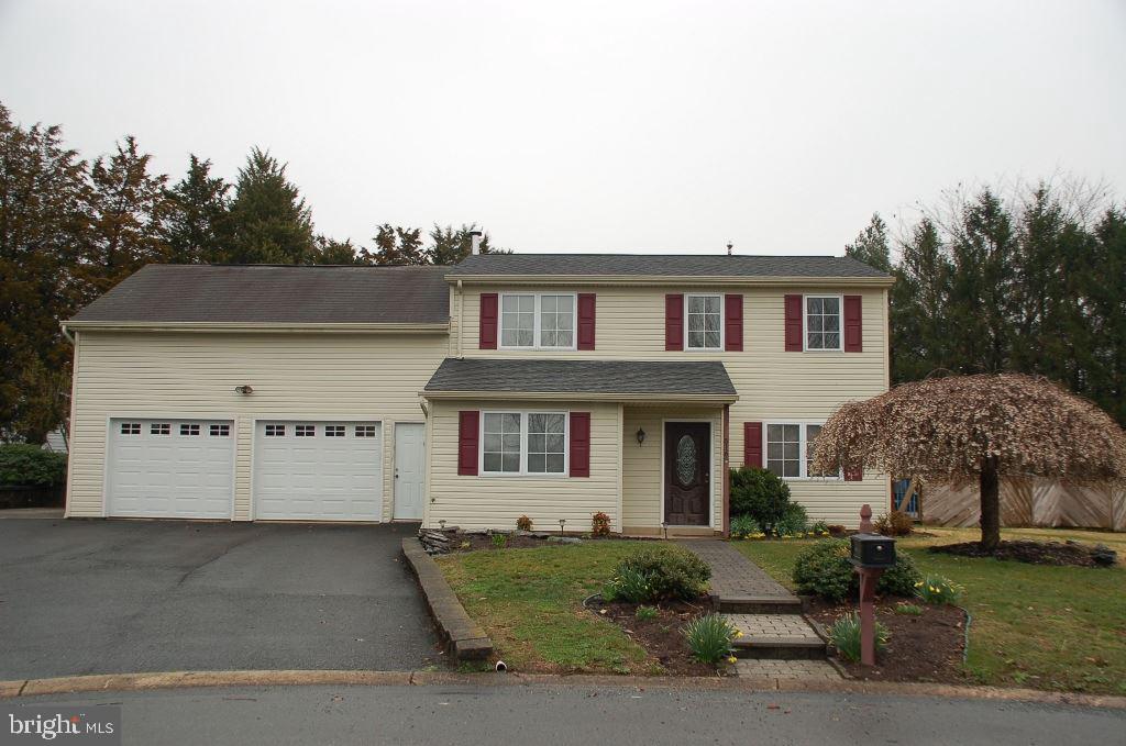 Large single home with fenced in yard. Home is move in ready and updated. Large kitchen. Wood burning stove. Large pool with deck and outside bar.