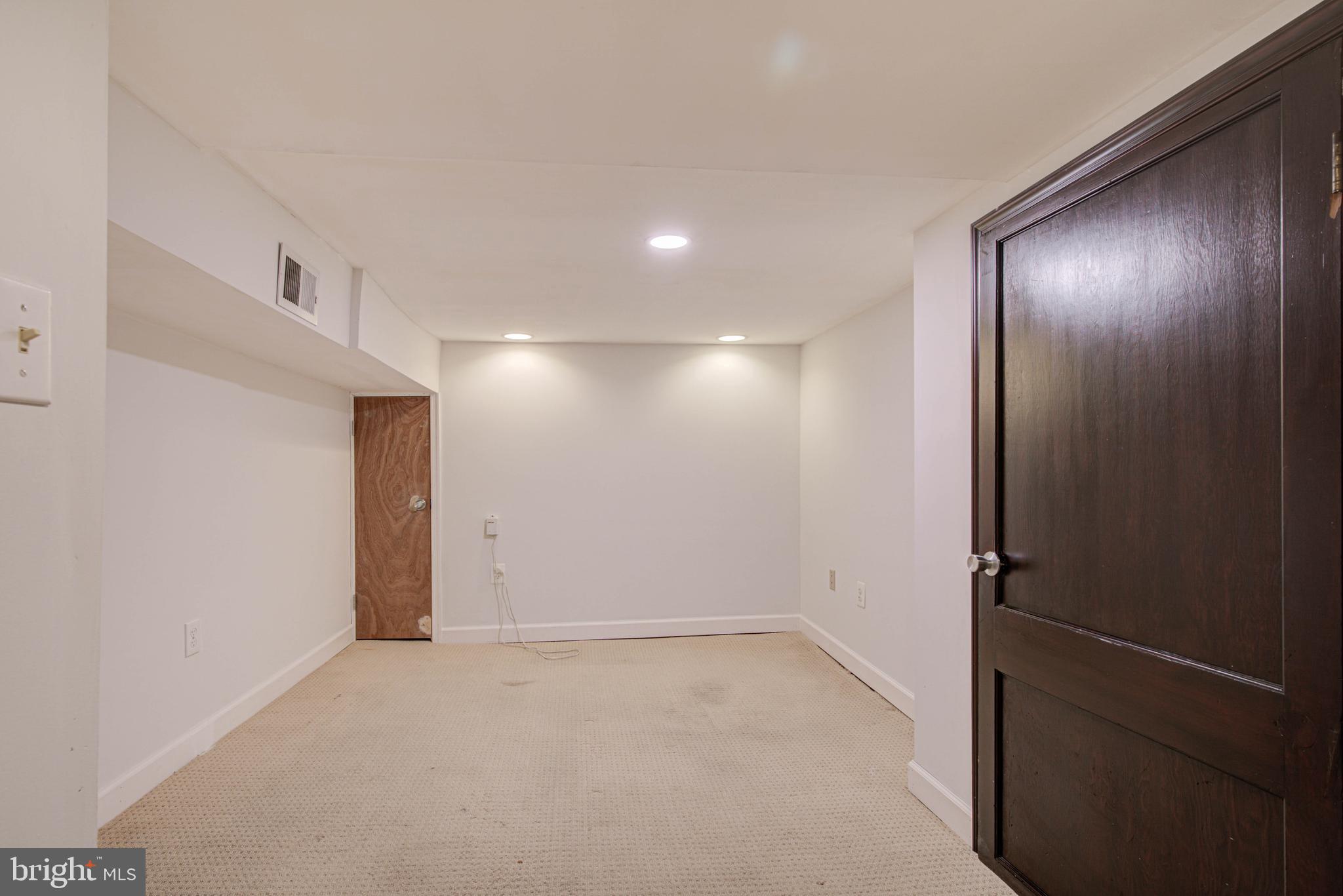 FAIRMOUNT - Residential Lease