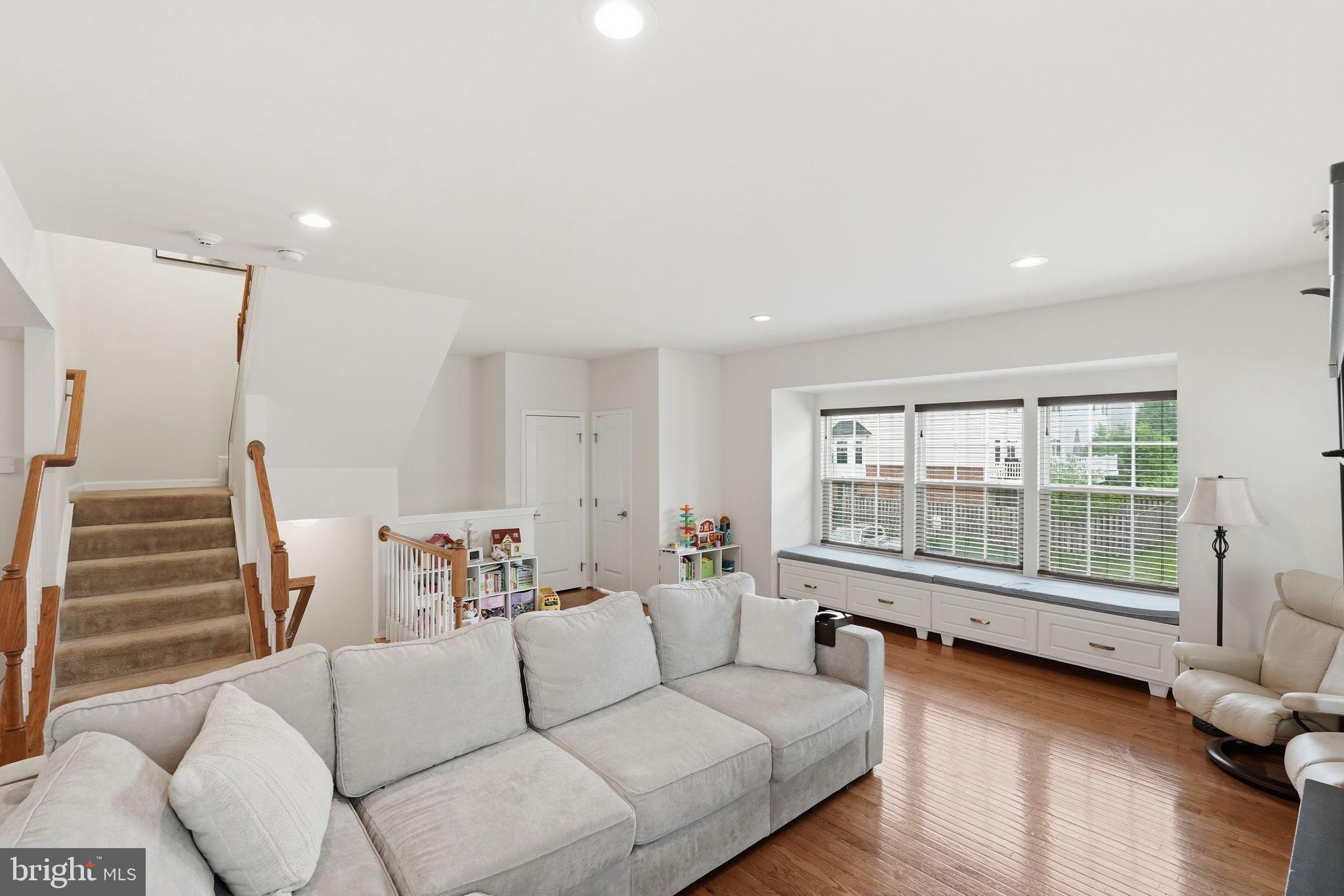 AUTUMN OAKS - Residential
