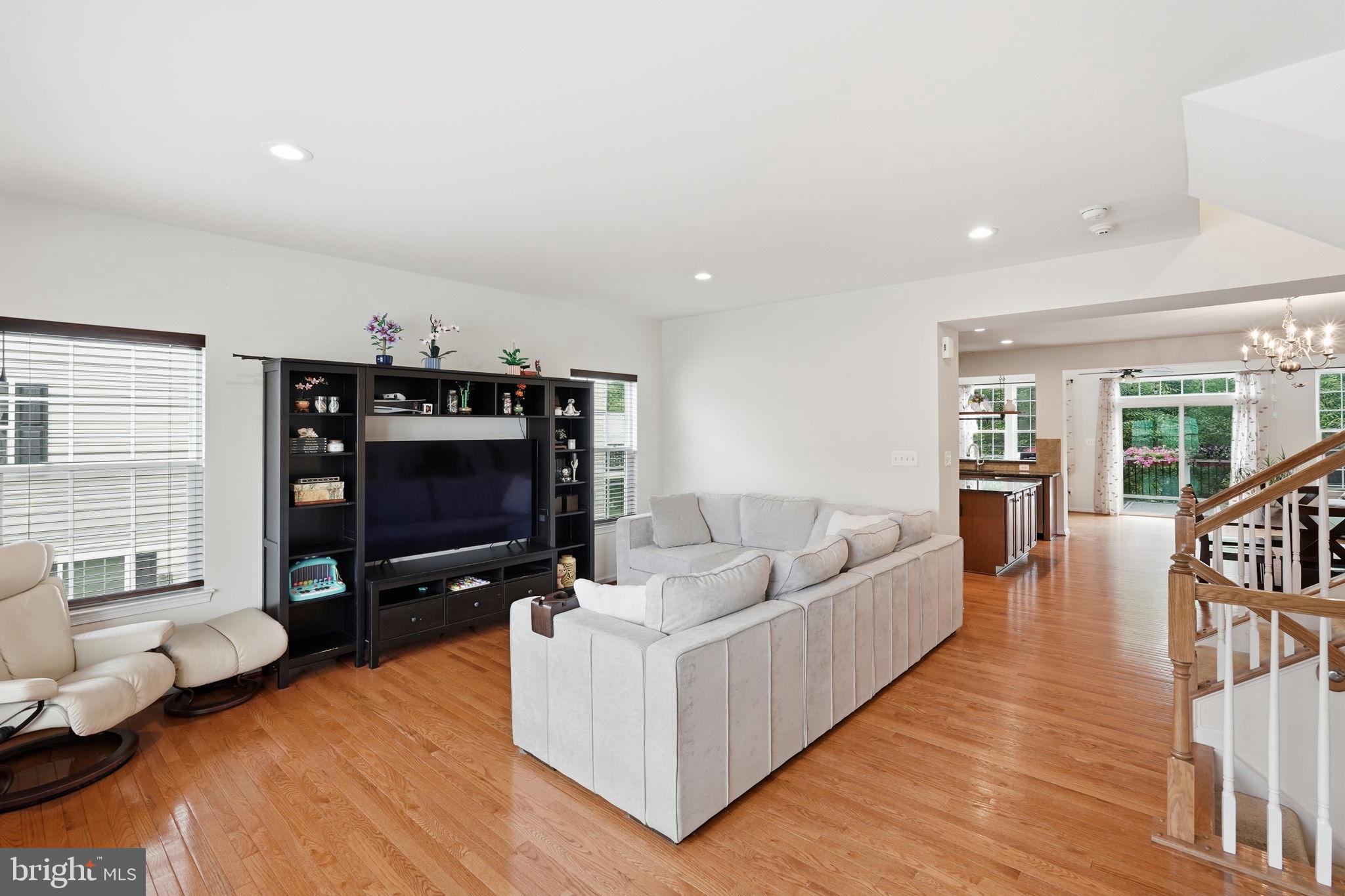 AUTUMN OAKS - Residential
