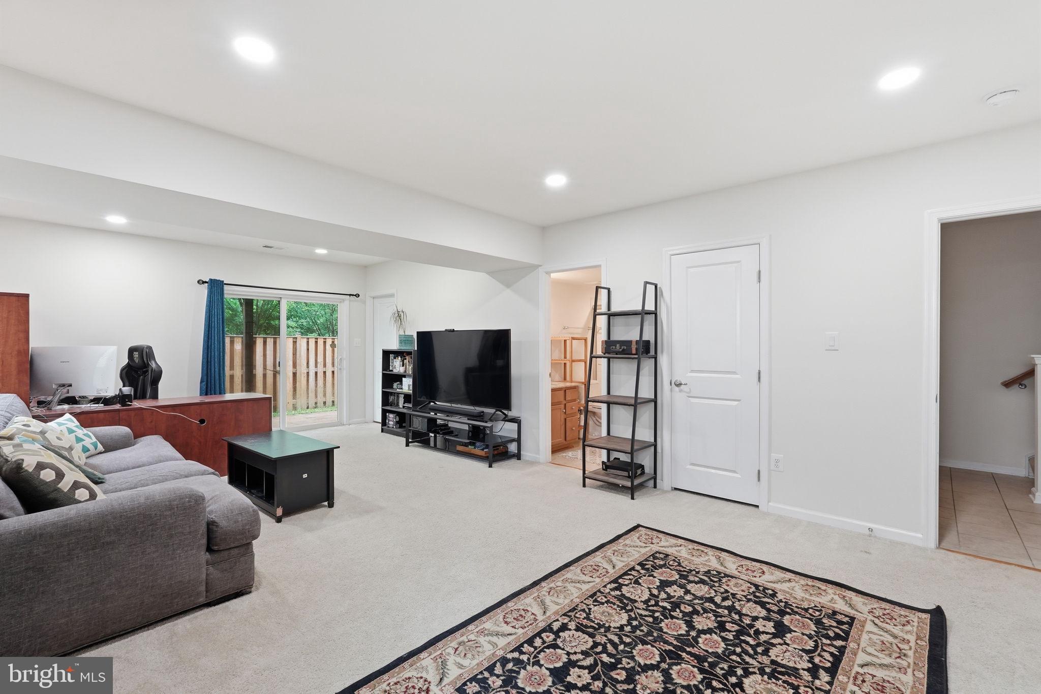 AUTUMN OAKS - Residential