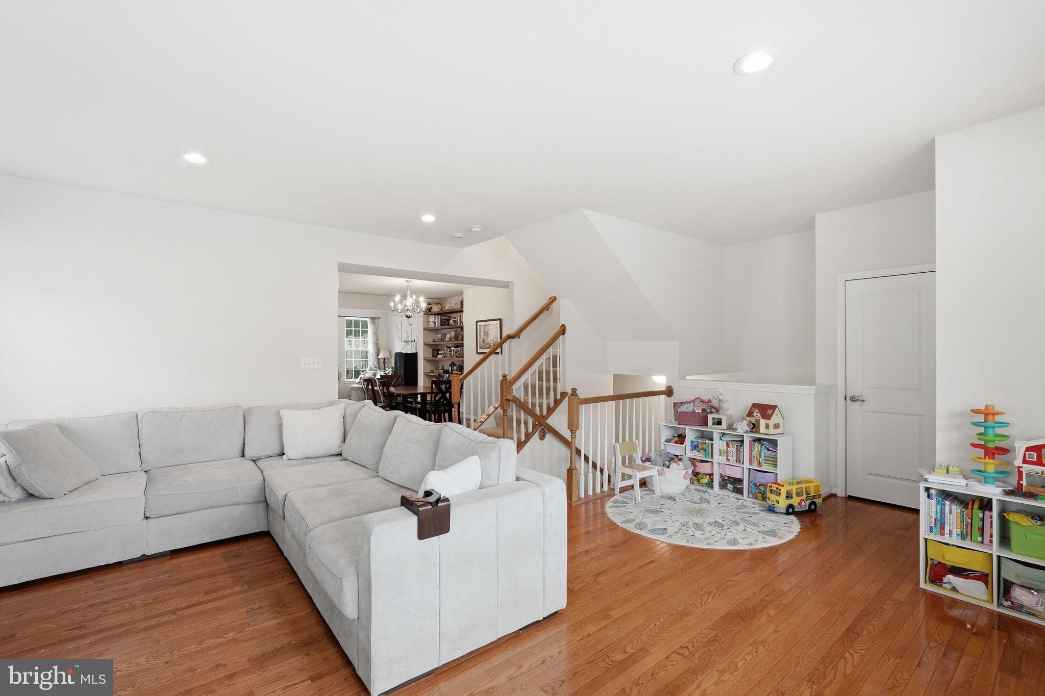AUTUMN OAKS - Residential