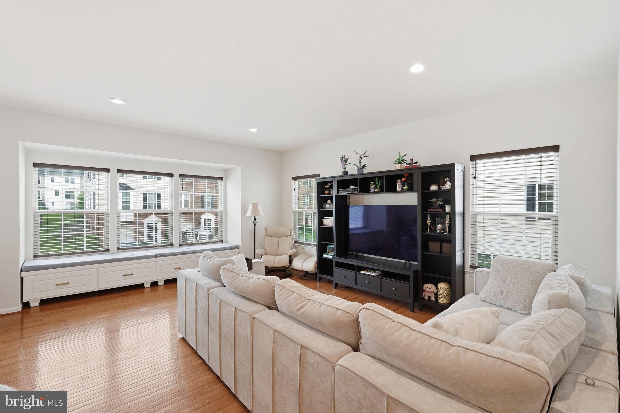 AUTUMN OAKS - Residential