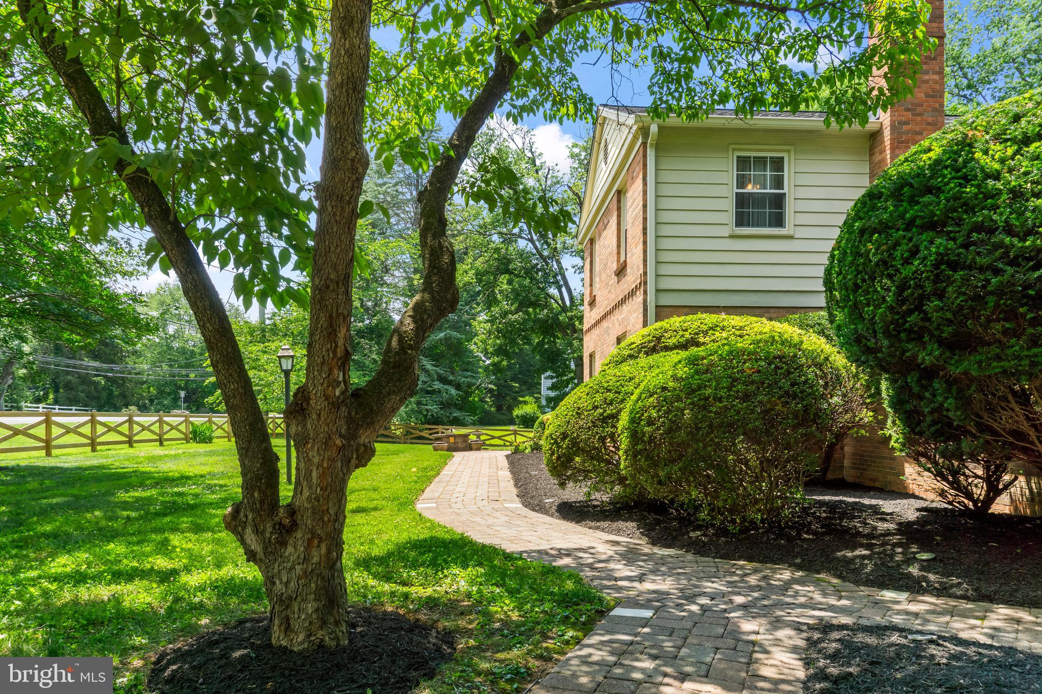 ANCIENT OAK - Residential