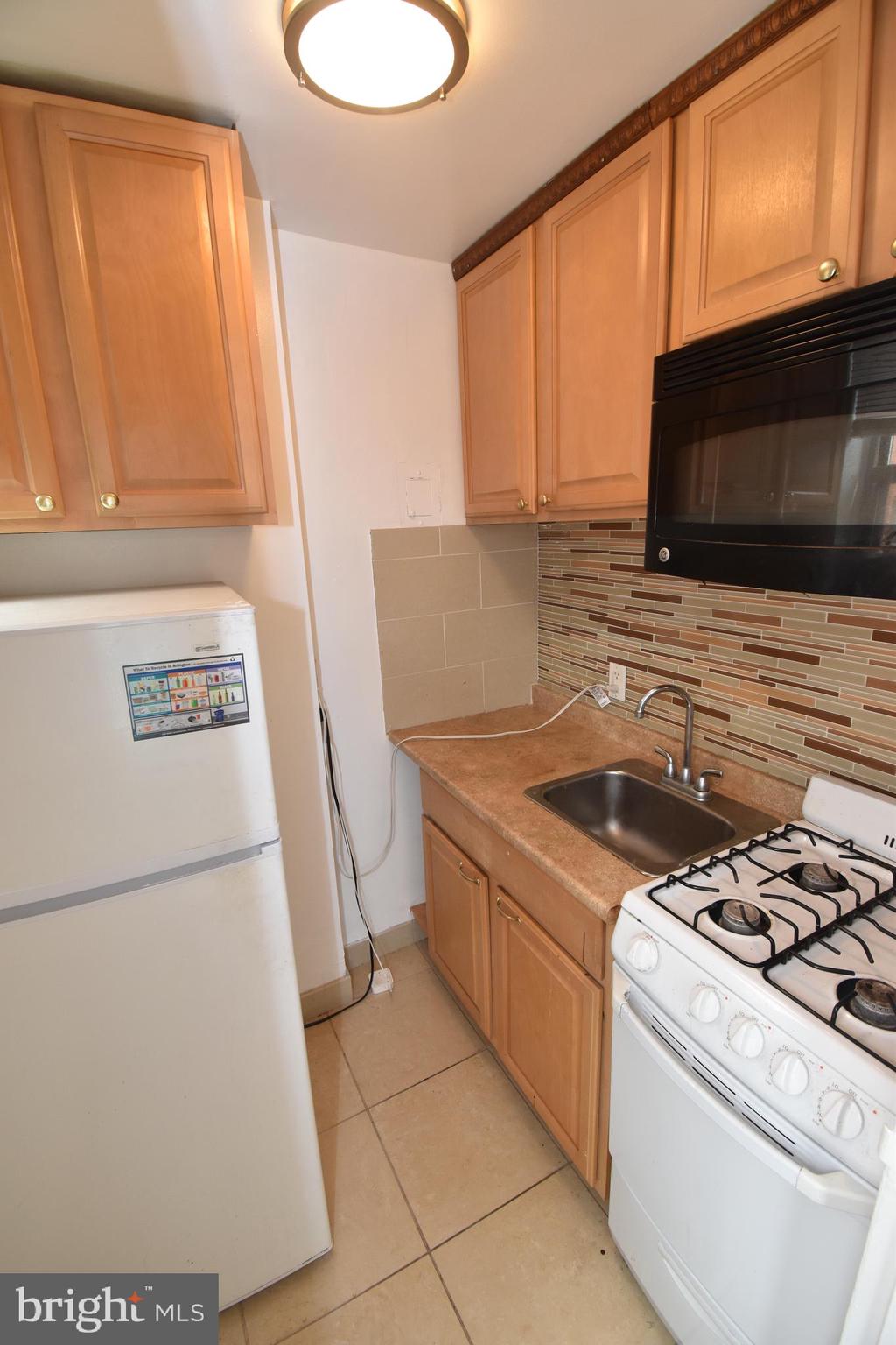 RIVER PLACE - Residential Lease