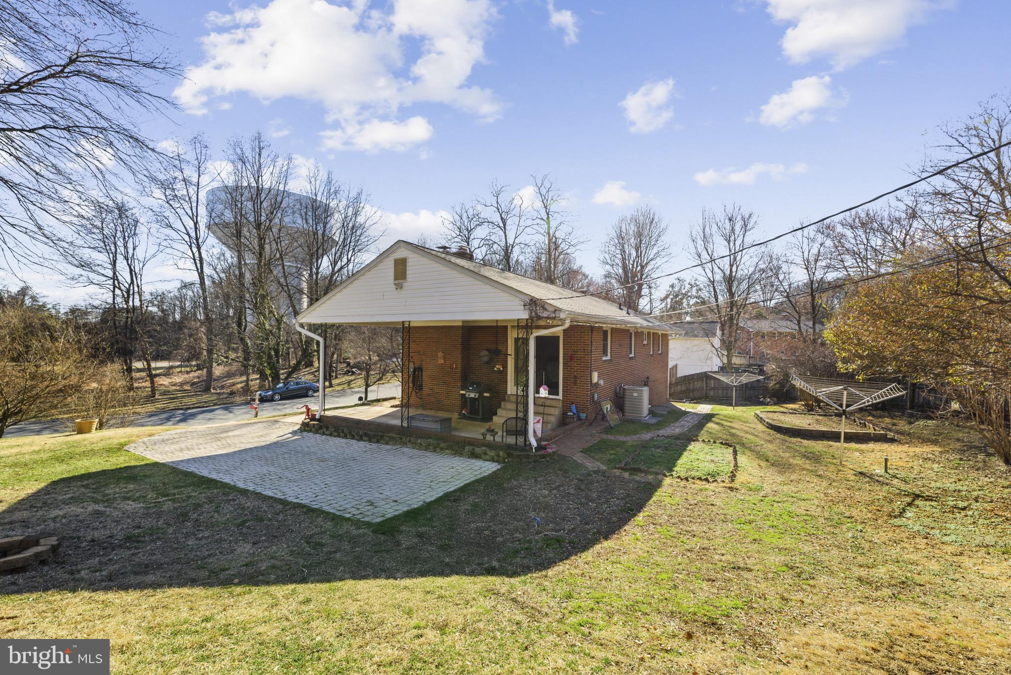 ROLLING KNOLLS - Residential