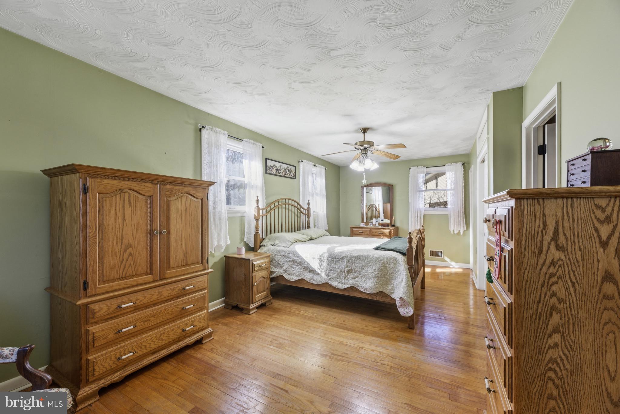 ROLLING KNOLLS - Residential