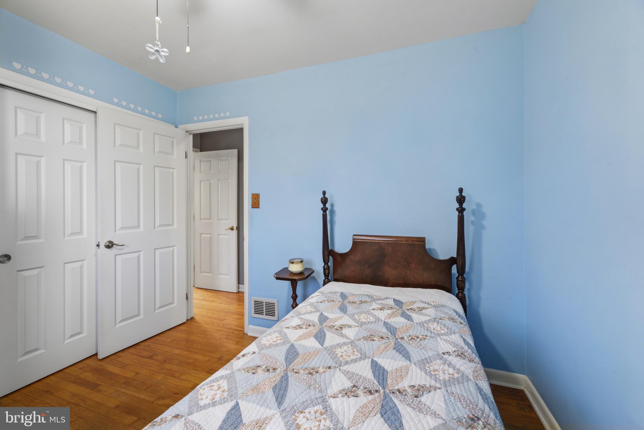 ROLLING KNOLLS - Residential