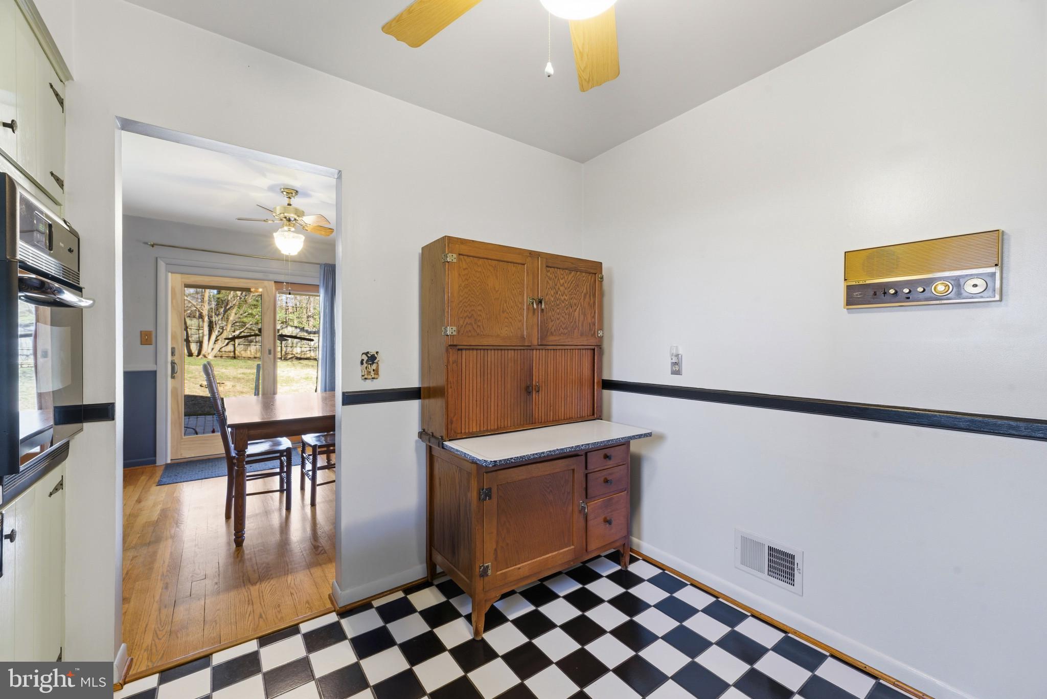 ROLLING KNOLLS - Residential