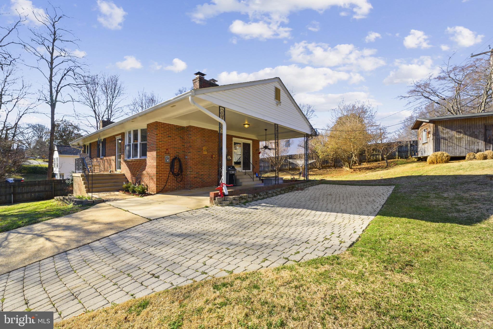 ROLLING KNOLLS - Residential