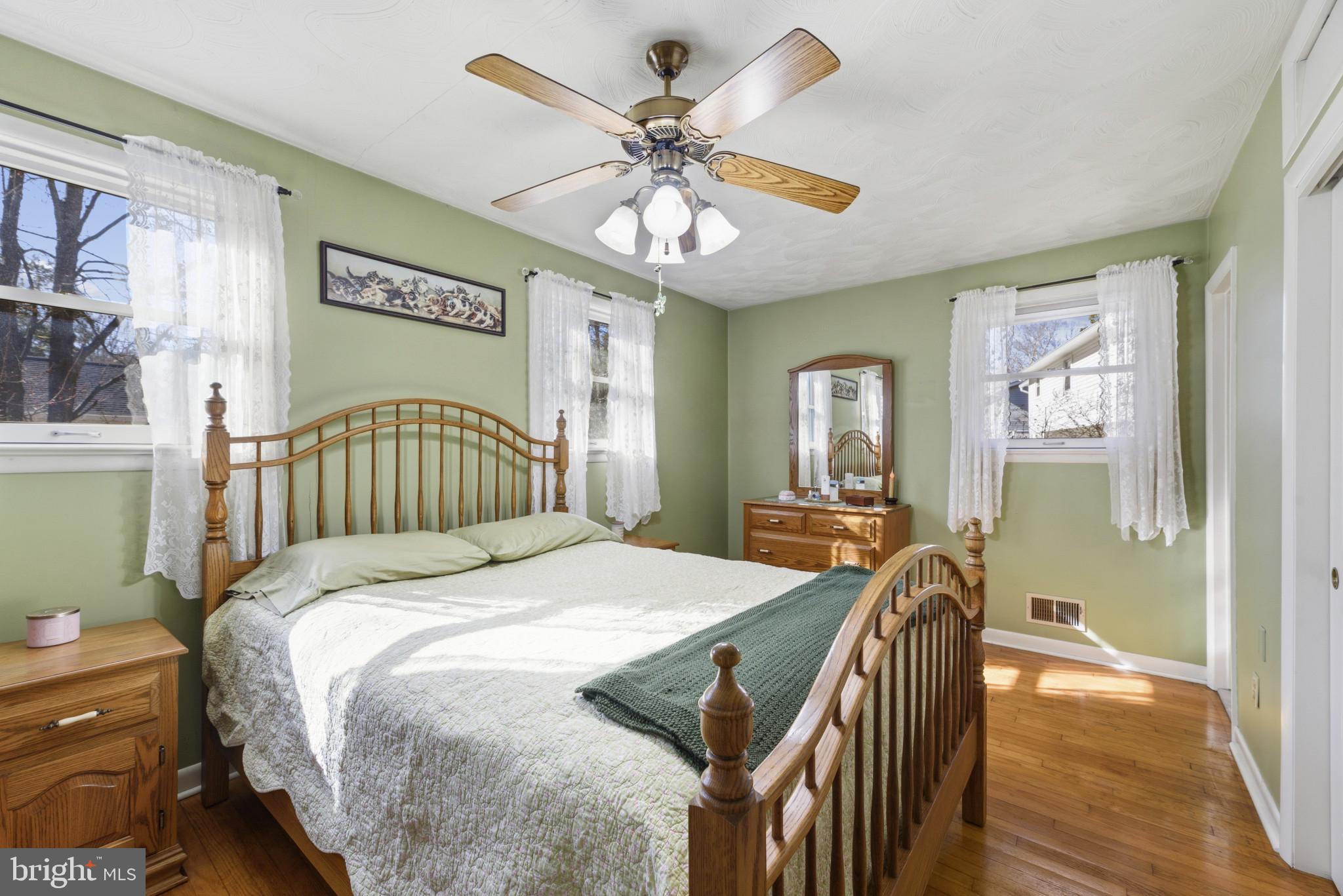 ROLLING KNOLLS - Residential