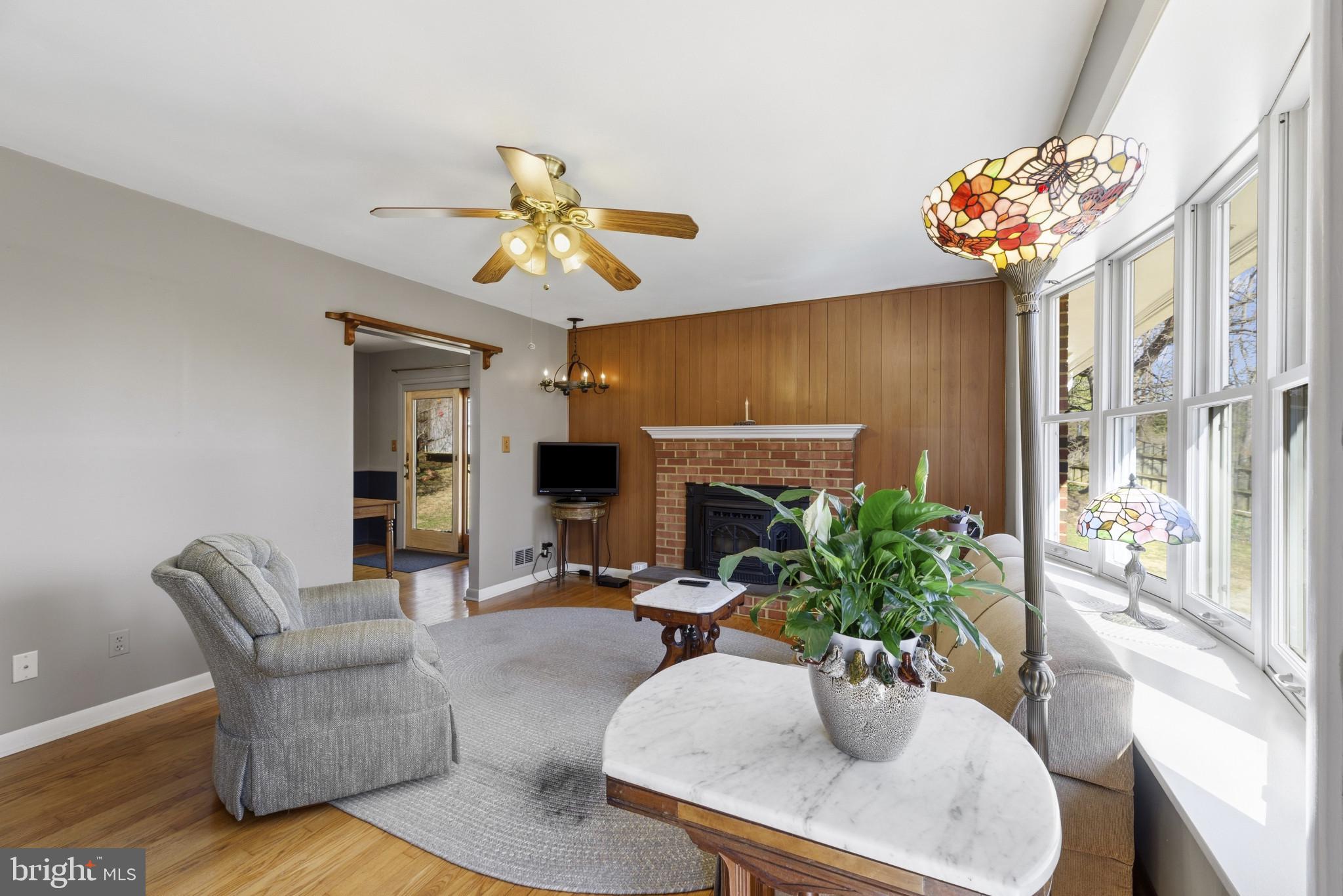 ROLLING KNOLLS - Residential