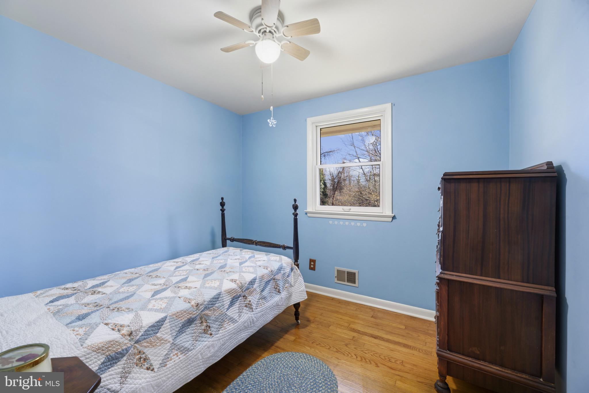 ROLLING KNOLLS - Residential