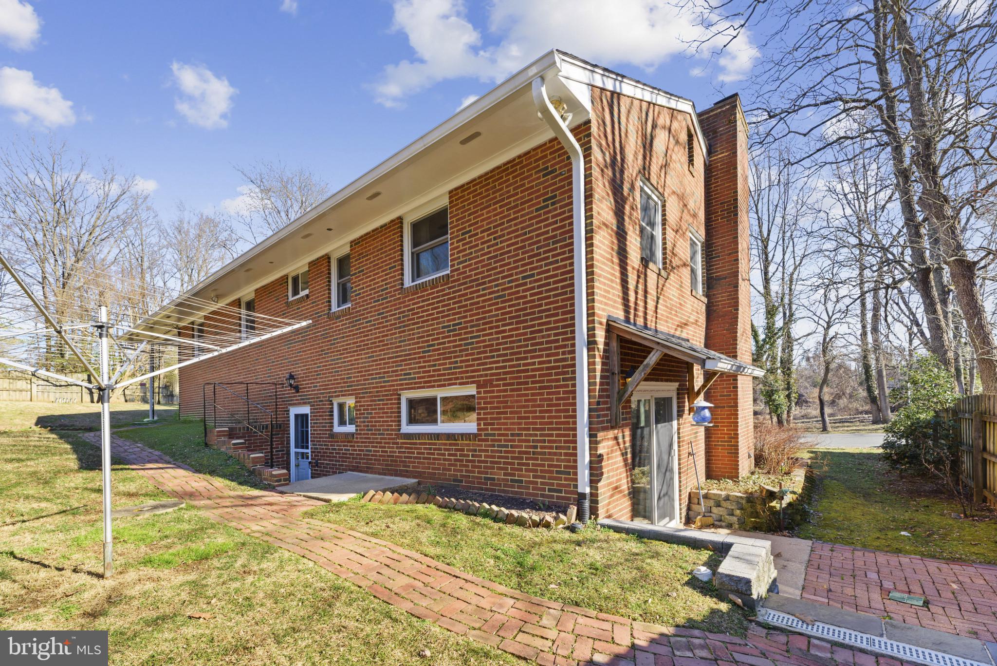 ROLLING KNOLLS - Residential