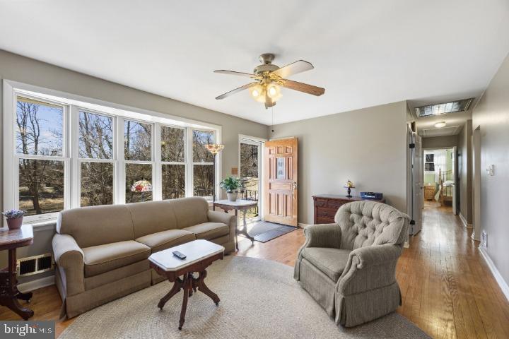 ROLLING KNOLLS - Residential