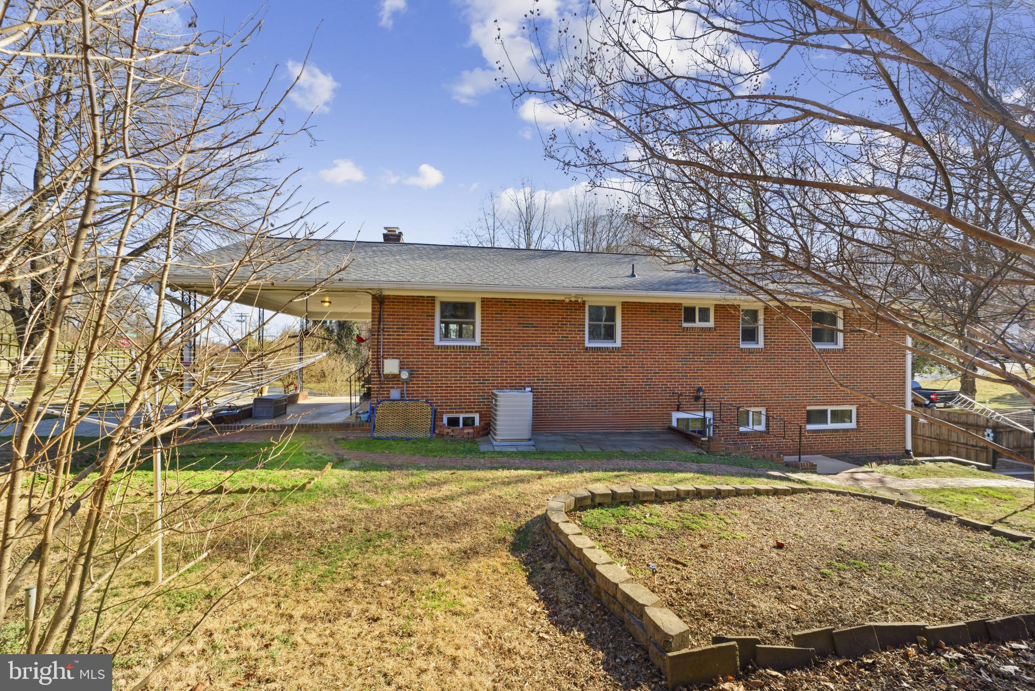 ROLLING KNOLLS - Residential