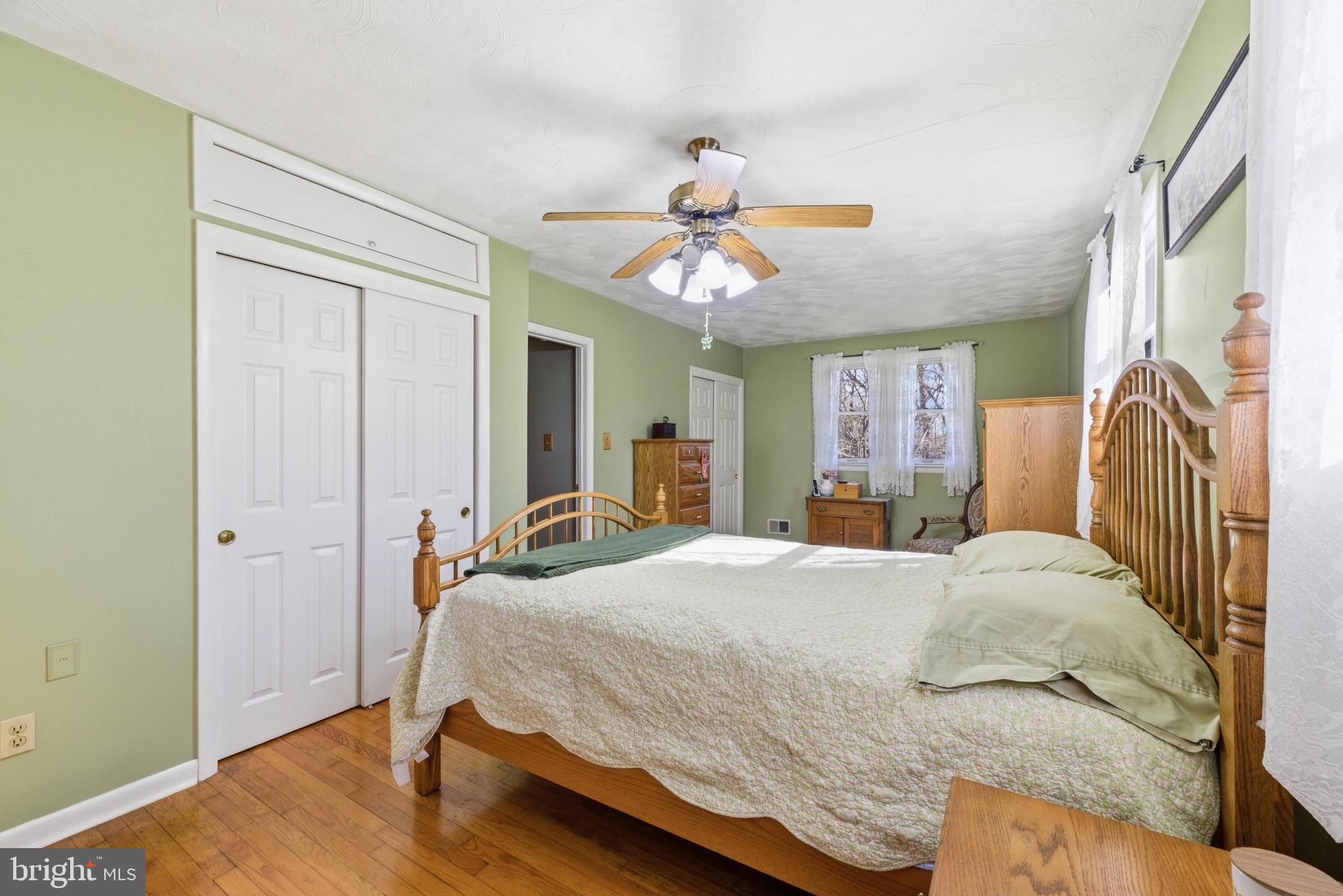 ROLLING KNOLLS - Residential
