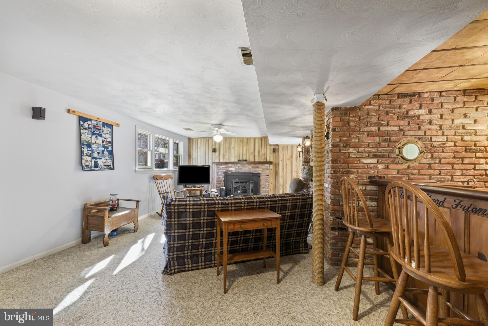 ROLLING KNOLLS - Residential