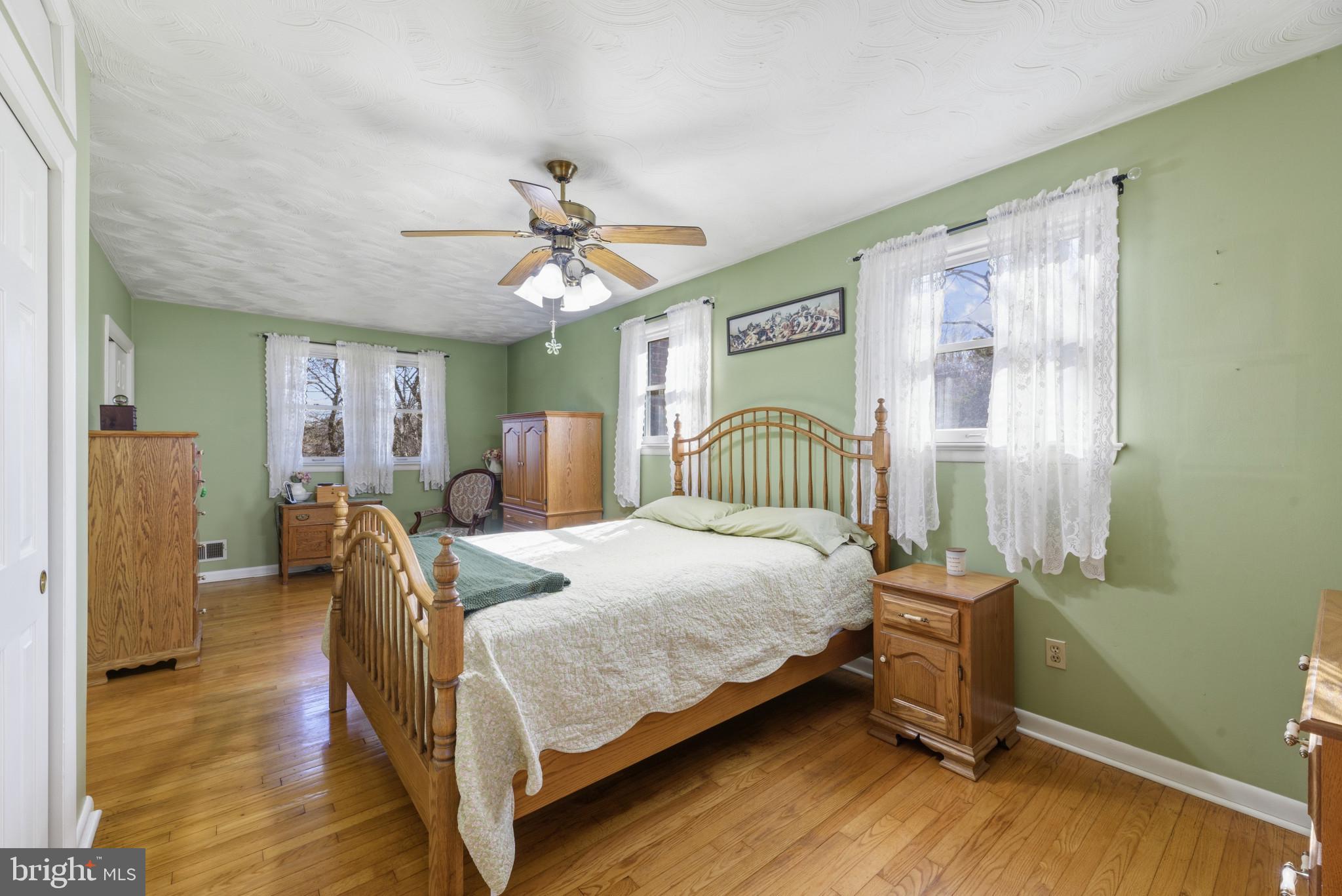ROLLING KNOLLS - Residential
