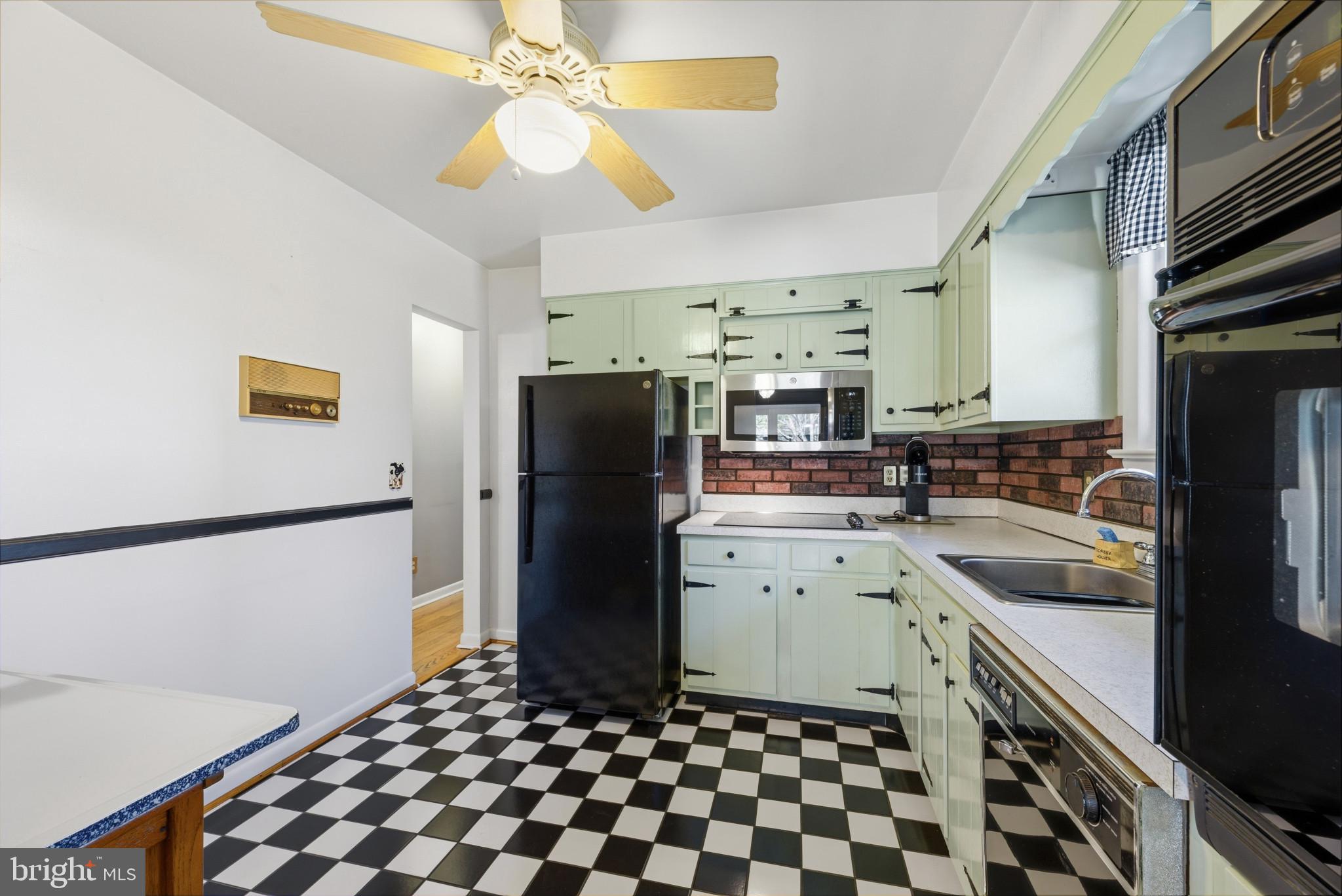 ROLLING KNOLLS - Residential