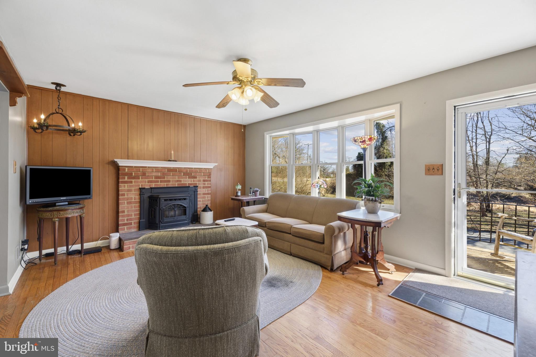 ROLLING KNOLLS - Residential