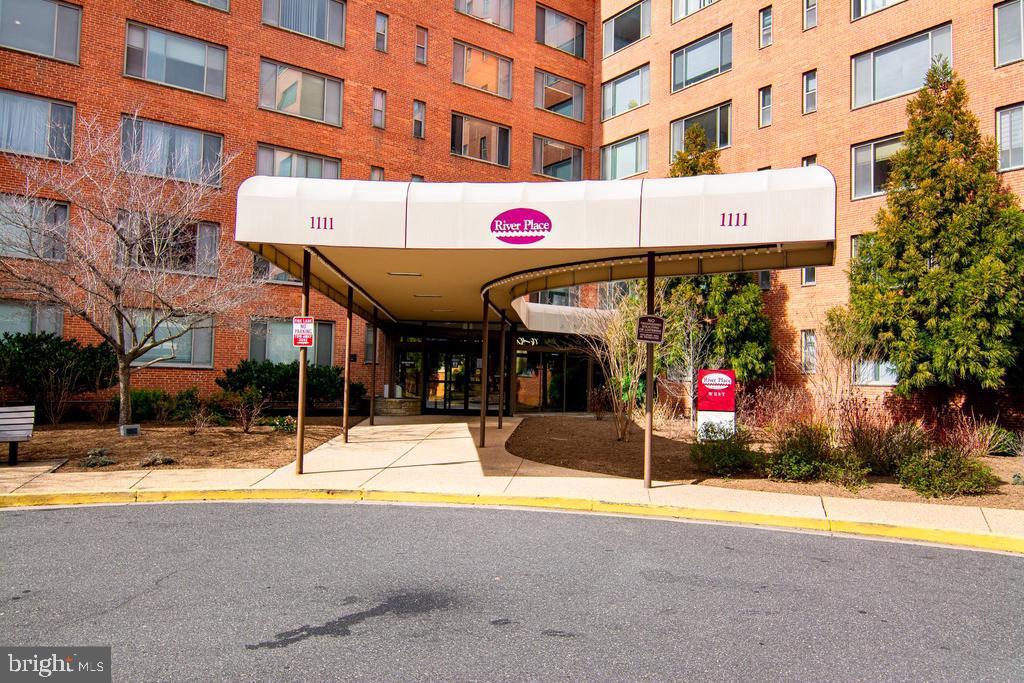 RIVER PLACE - Residential Lease