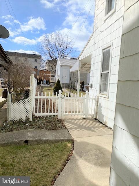 BAER AVENUE - Residential