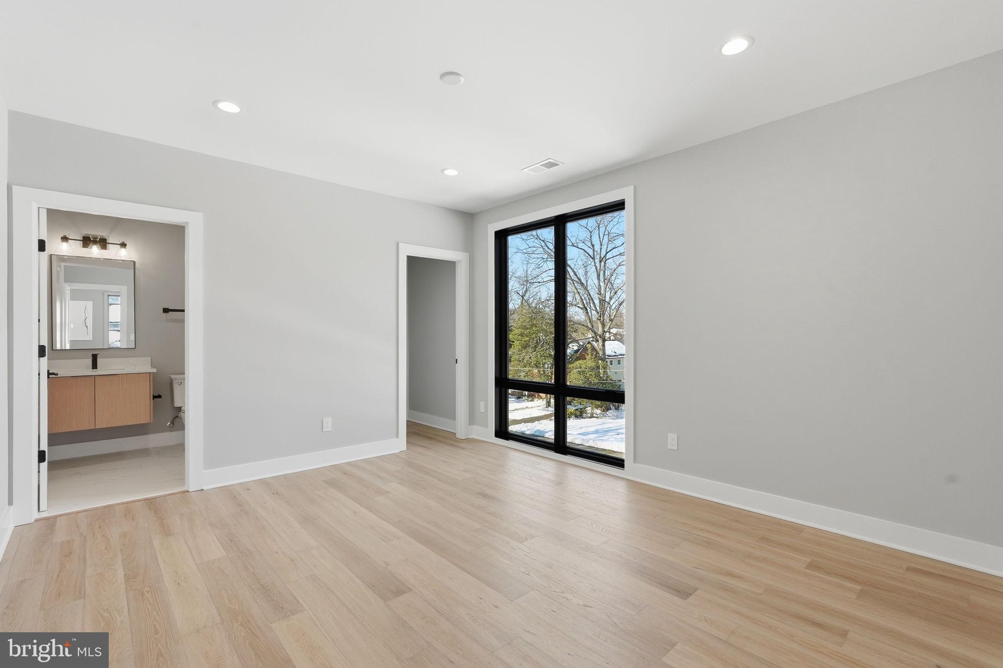 WESTHAMPTON - Residential